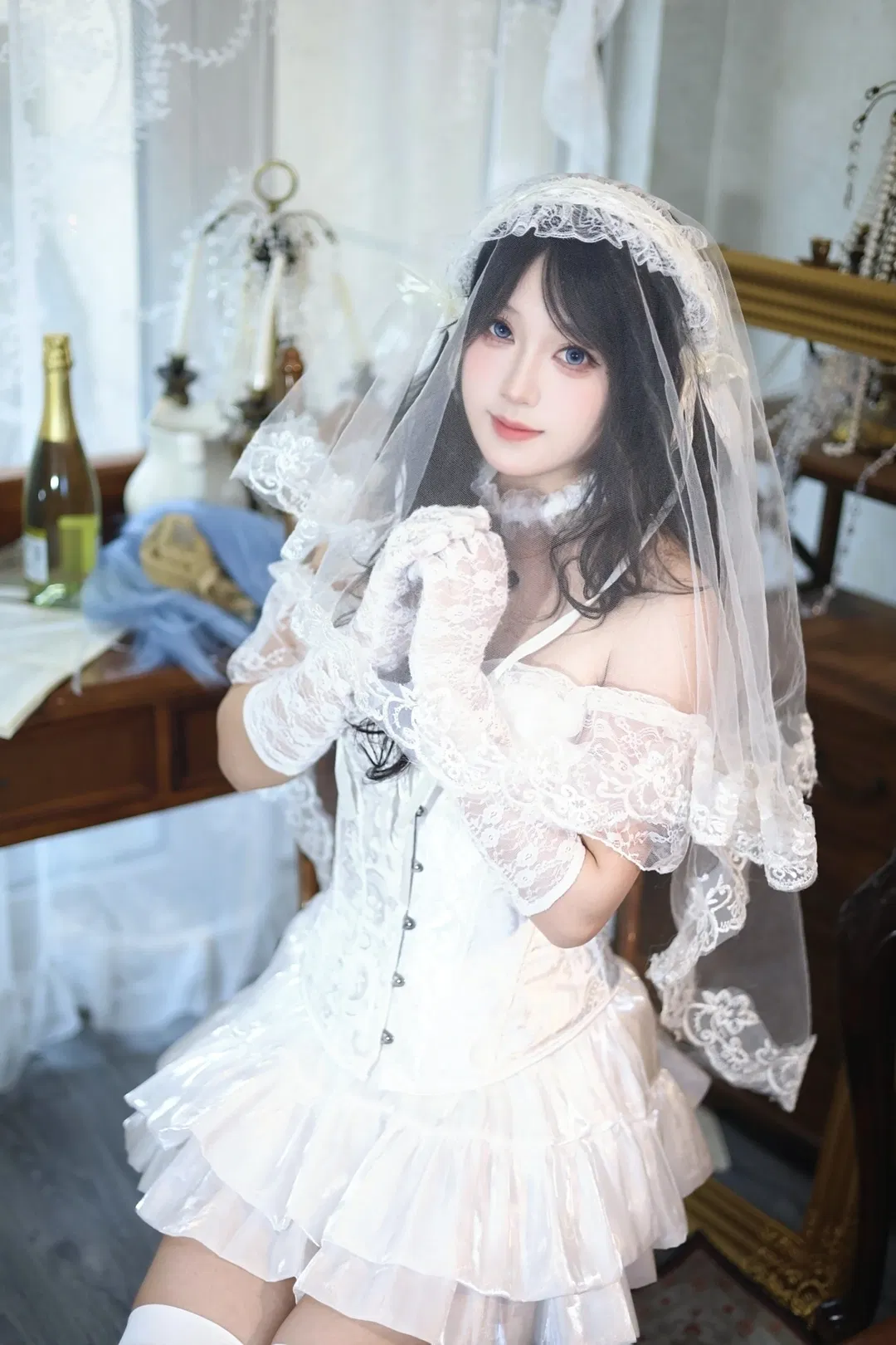 在復古鋼琴前拍了一組純白蕾絲婚紗寫真 - 第 8 張