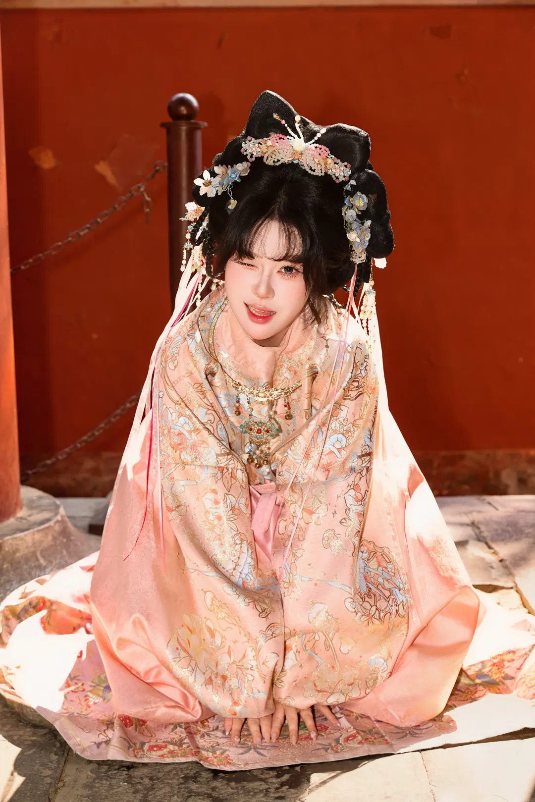 故宫红墙下的明制汉服写真，一秒穿越回大明 - 第 1 张