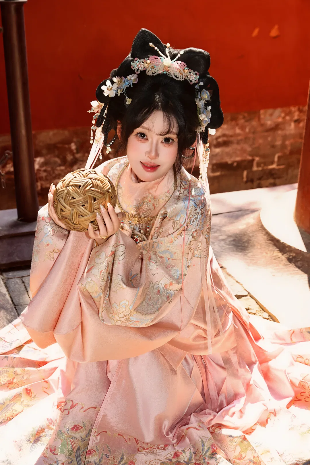 故宫红墙下的明制汉服写真，一秒穿越回大明 - 第 2 张