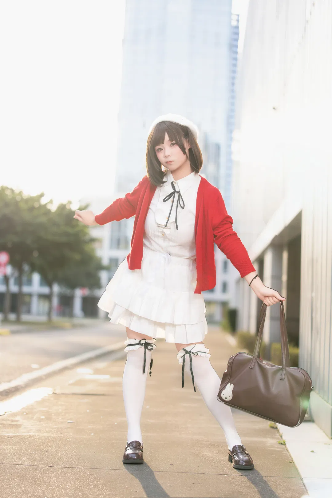 【加藤惠cos】路人女主加藤惠，這套紅開衫白絲穿搭真的很日常