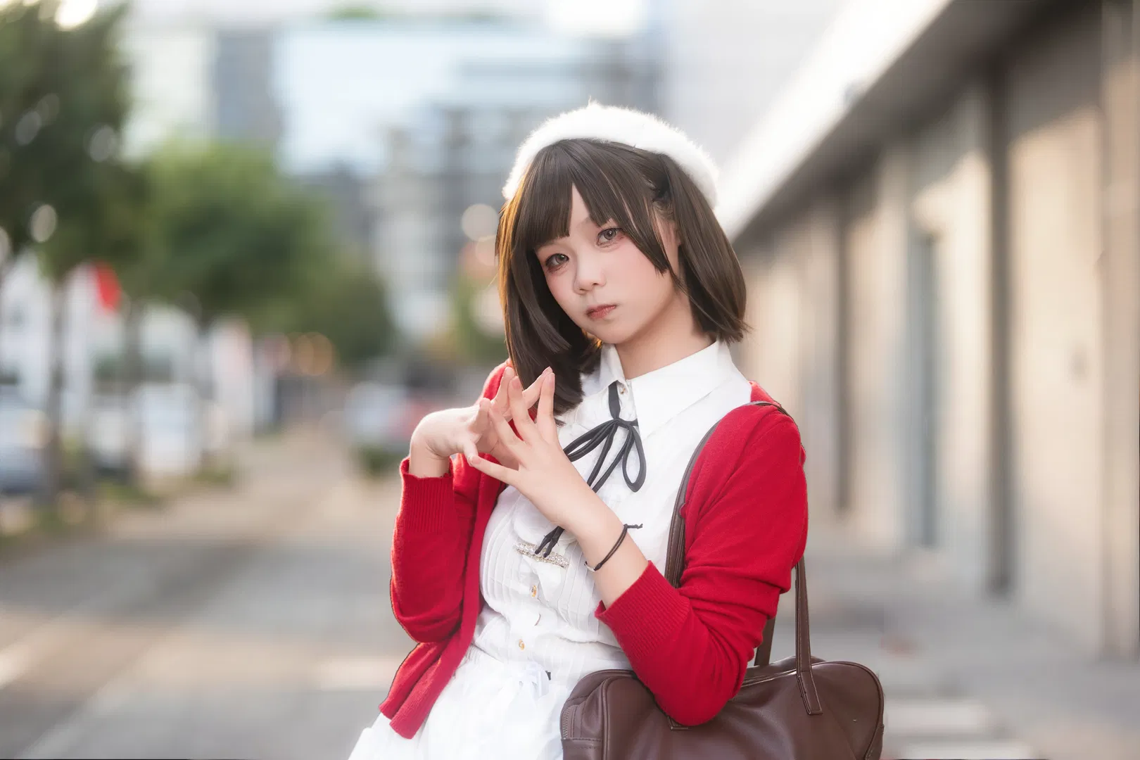 【加藤惠cos】路人女主加藤惠，這套紅開衫白絲穿搭真的很日常 - 第 7 張