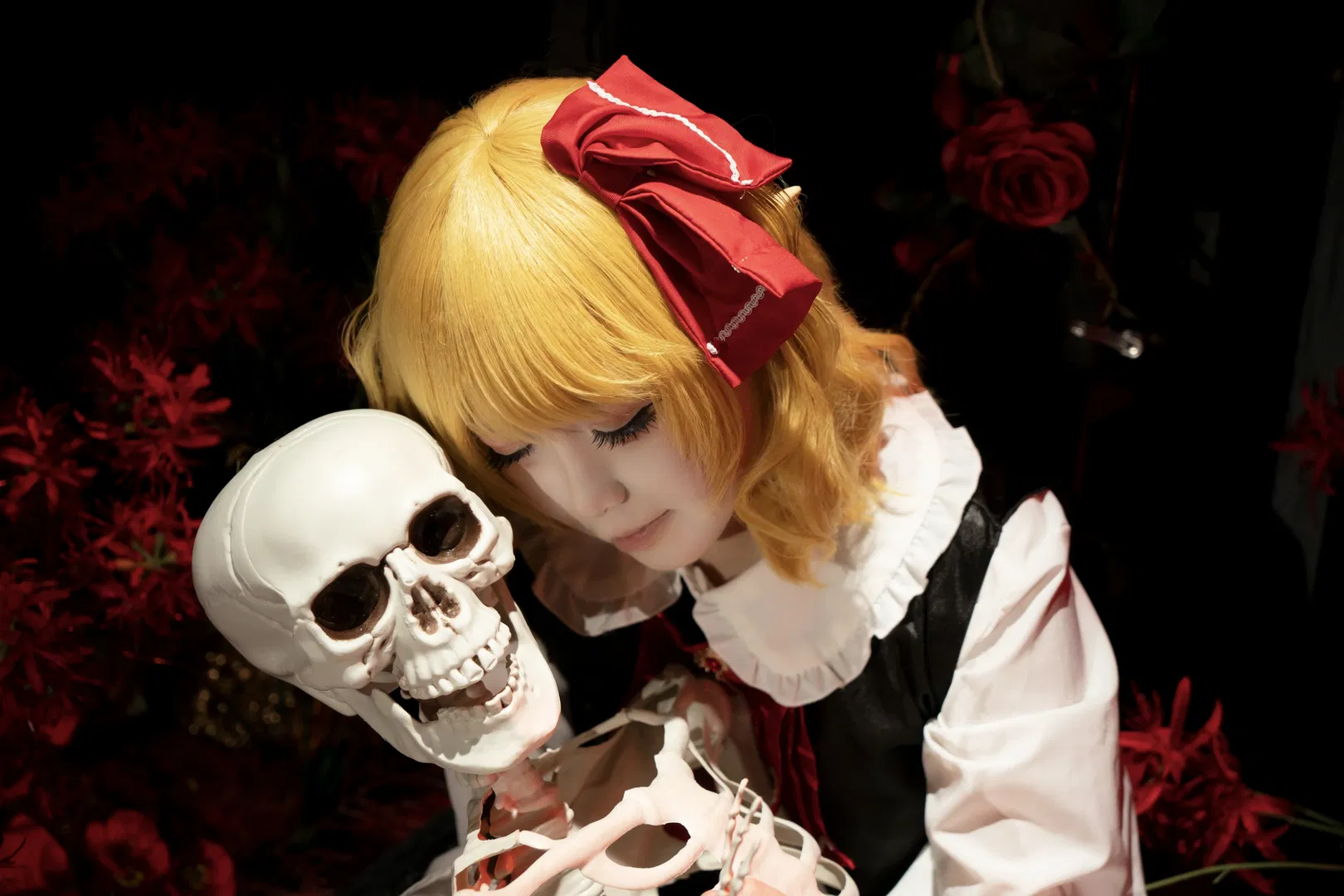 【露米婭cos】紅黑交織的暗黑哥特風正片 - 第 1 張