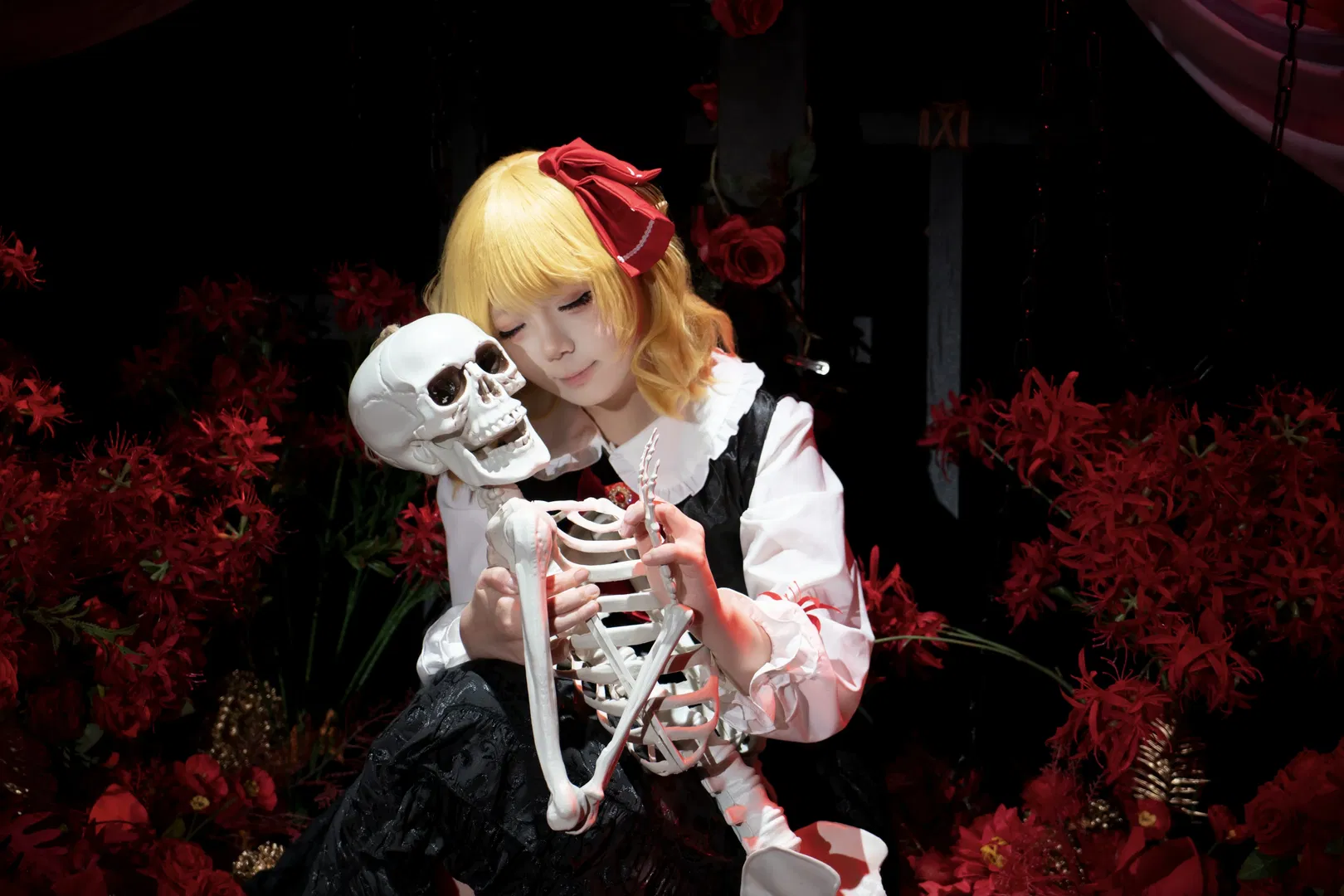 【露米婭cos】紅黑交織的暗黑哥特風正片 - 第 2 張