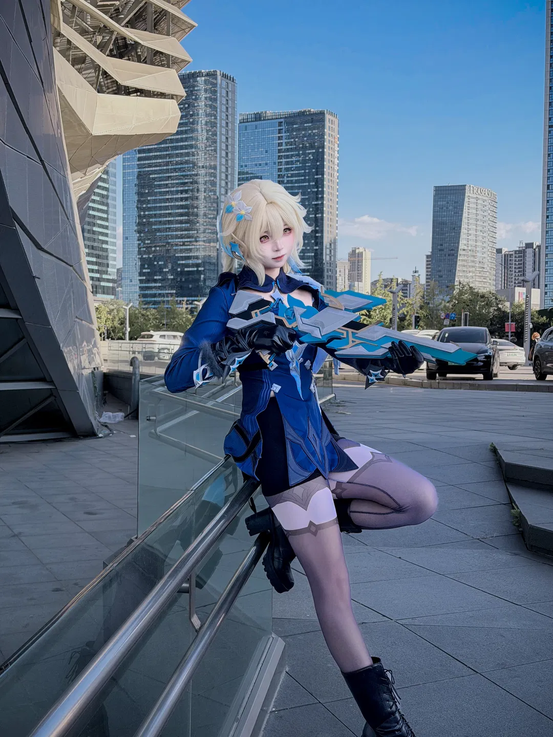 【荧cos】原神至冬旅行者的城市街拍 - 第 1 张