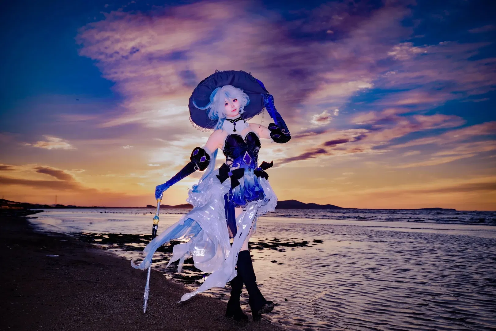 【芙宁娜cos】原神深海来信，海边落日提灯漫步 - 第 1 张