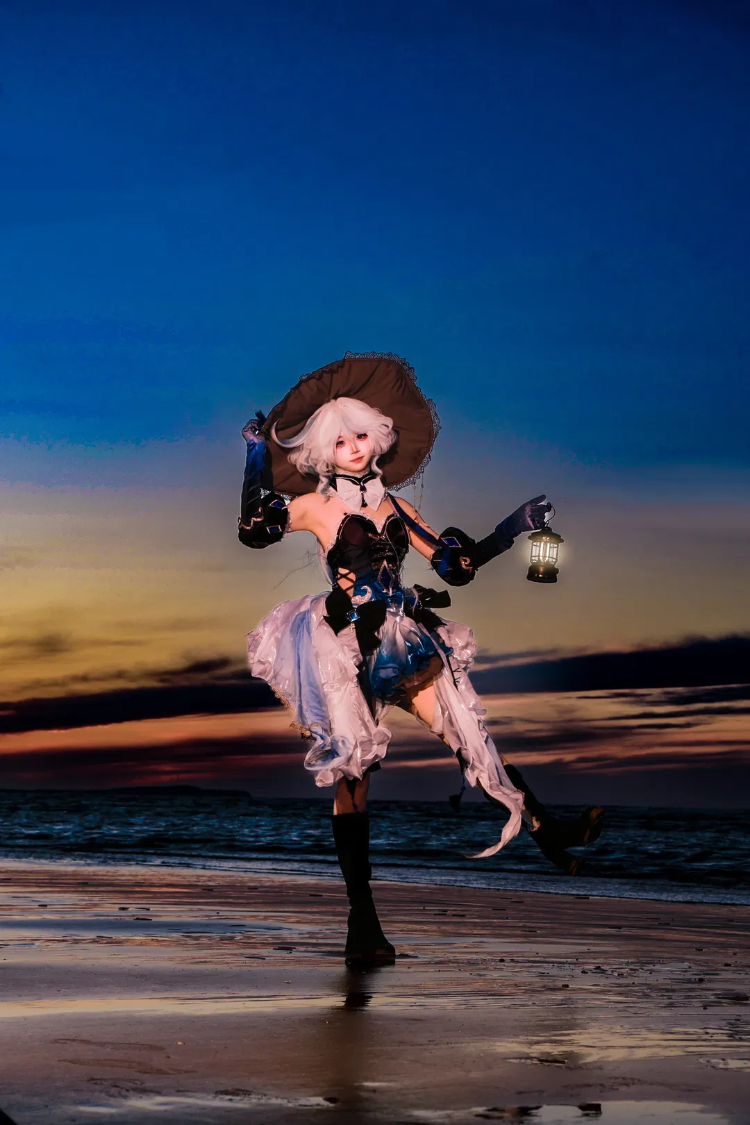 【芙宁娜cos】原神深海来信，海边落日提灯漫步 - 第 2 张