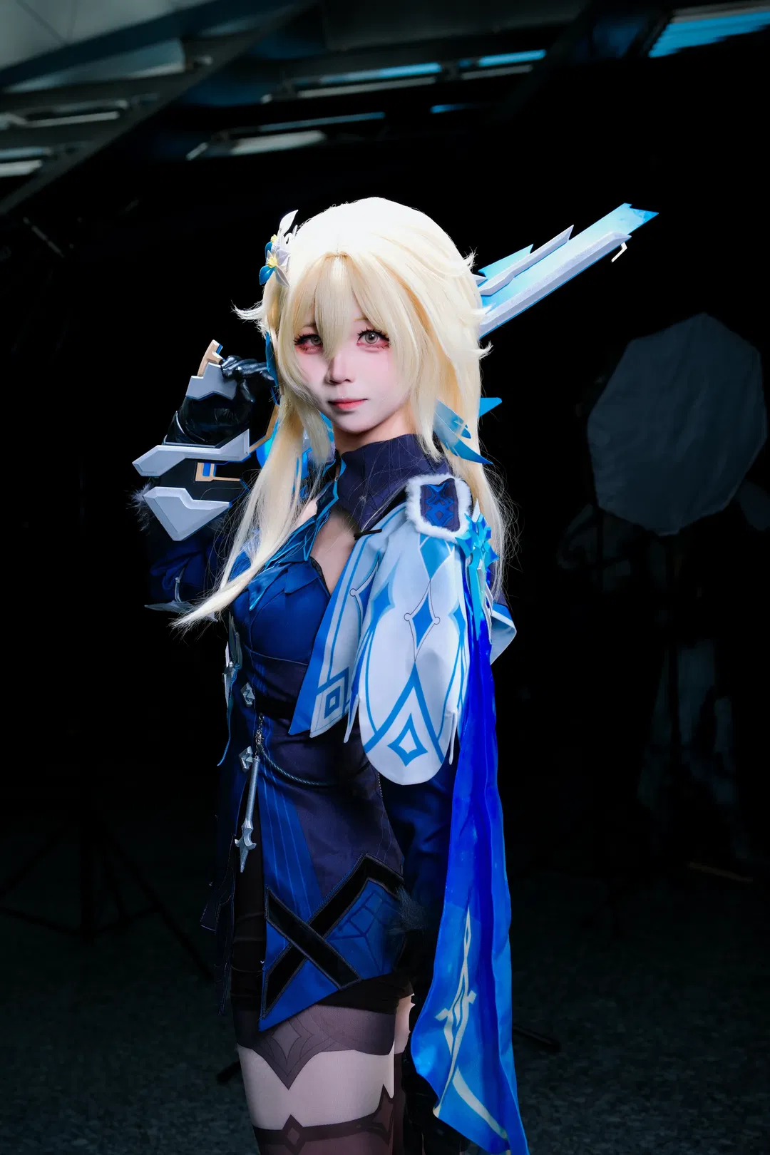 【熒cos】原神至冬風格，手持巨劍的高冷戰鬥少女 - 第 4 張