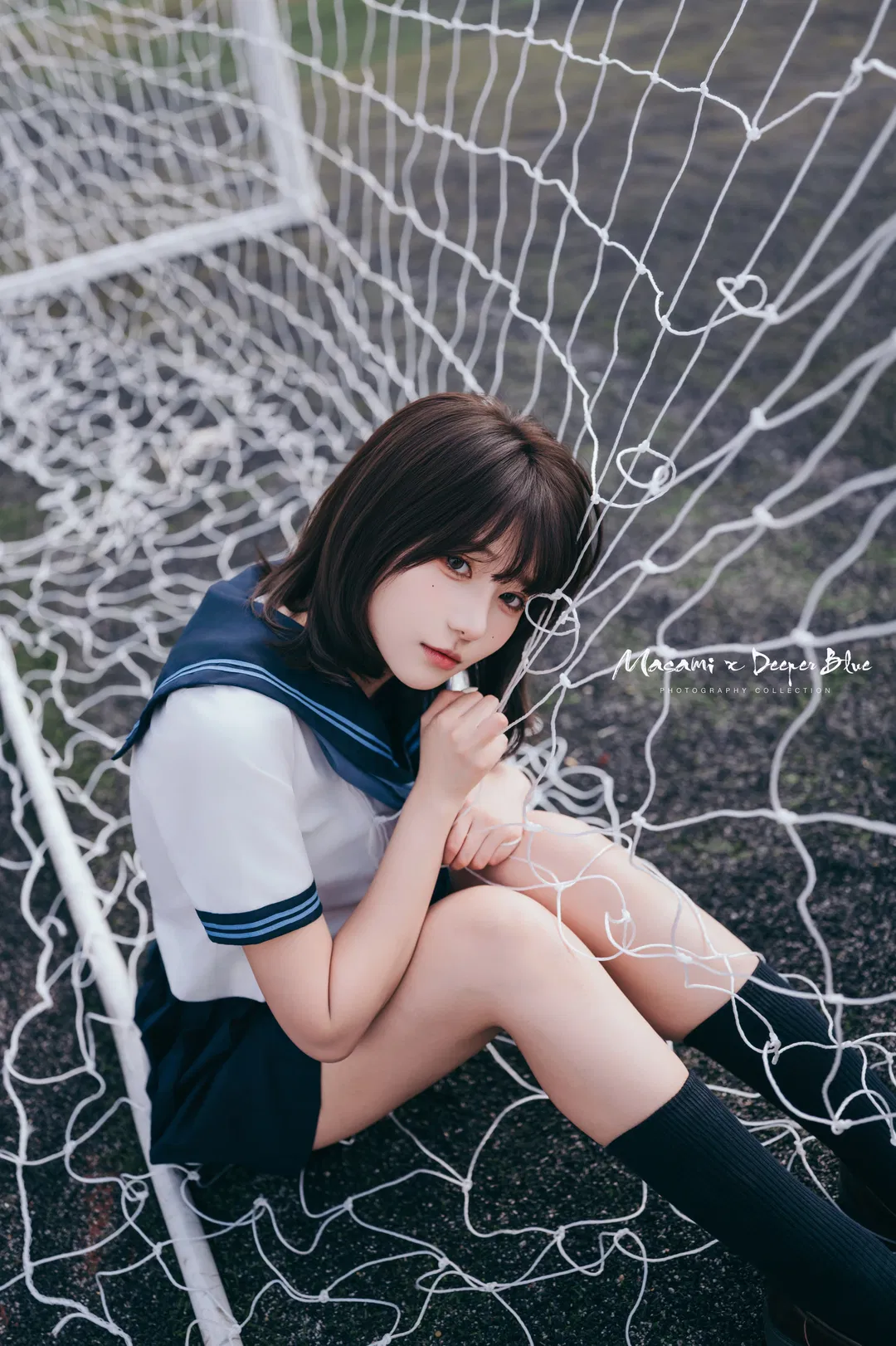 水手服与足球网，自然光人像记录青春的二次元情绪 - 第 2 张
