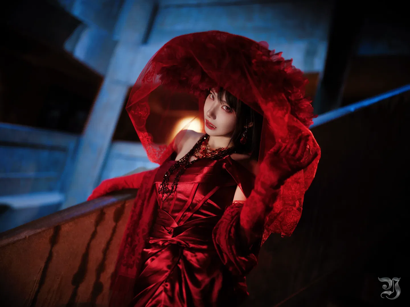 Lady in Red's nocturnal Gothic style: Stairwell mood pulled to perfection - Image 2