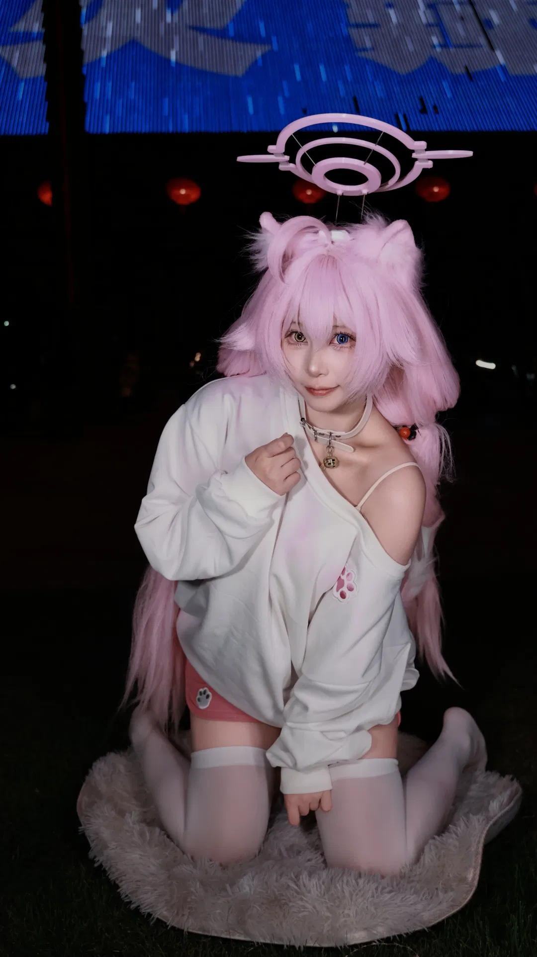 【小鸟游星野cos】蔚蓝档案夜场，慵懒白丝与粉色光环的漫展返图 - 第 2 张