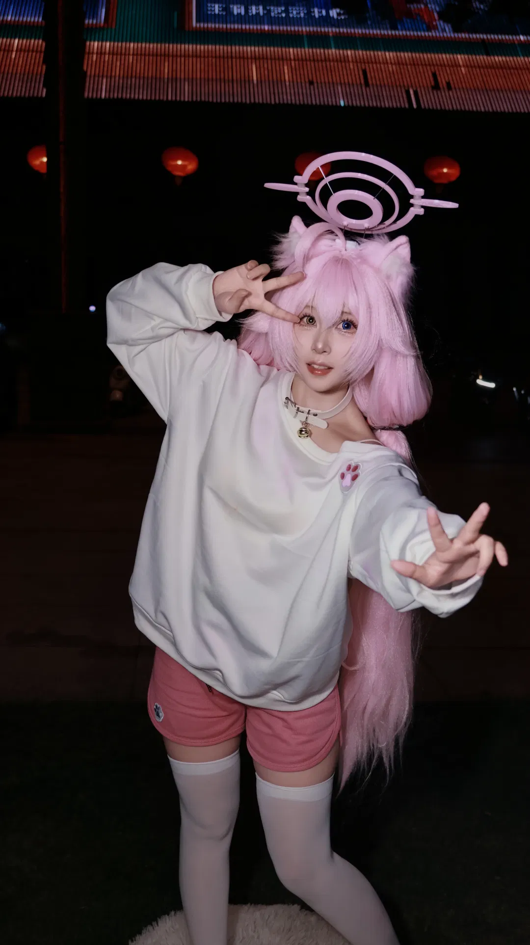 【小鸟游星野cos】蔚蓝档案夜场，慵懒白丝与粉色光环的漫展返图 - 第 4 张