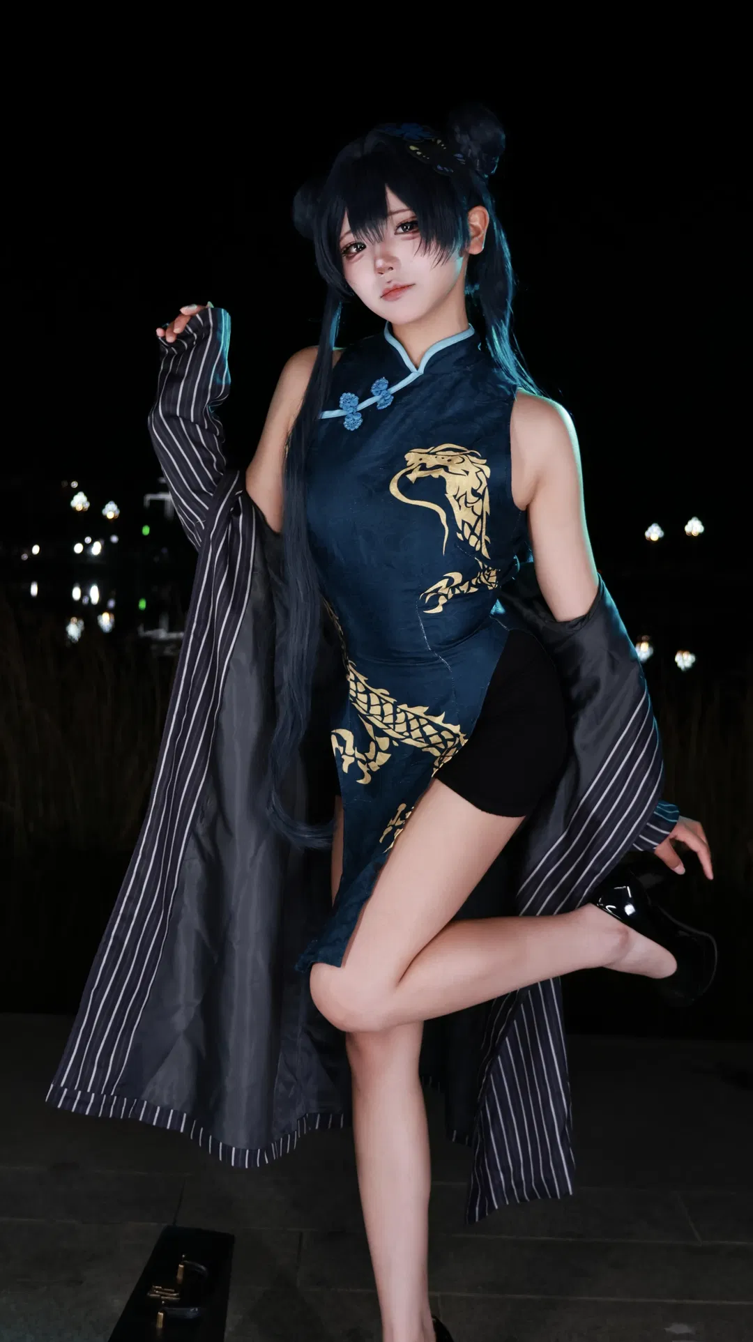 【龍華妃咲cos】玄龍門之約，這身龍紋旗袍太有氣場了 - 第 1 張