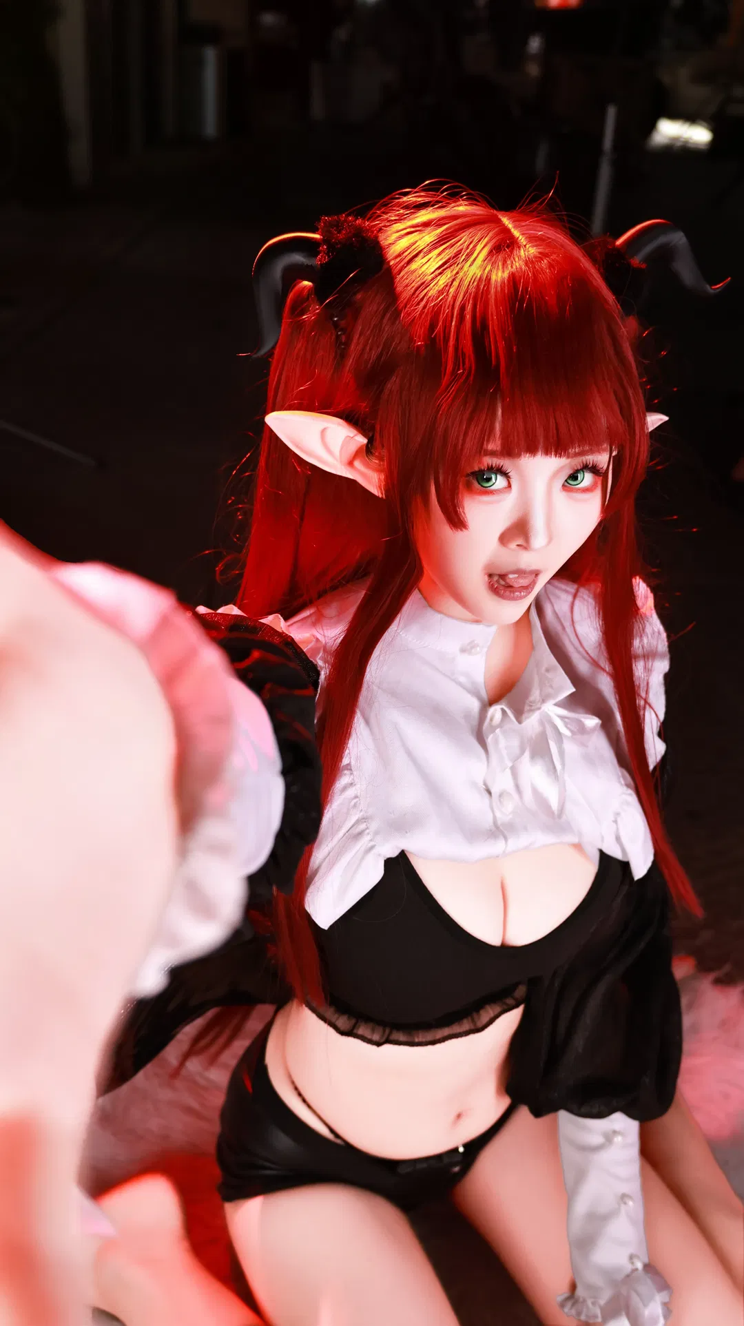 【喜多川魅魔cos】漫展夜拍，紅黑小惡魔的俏皮現場 - 第 1 張