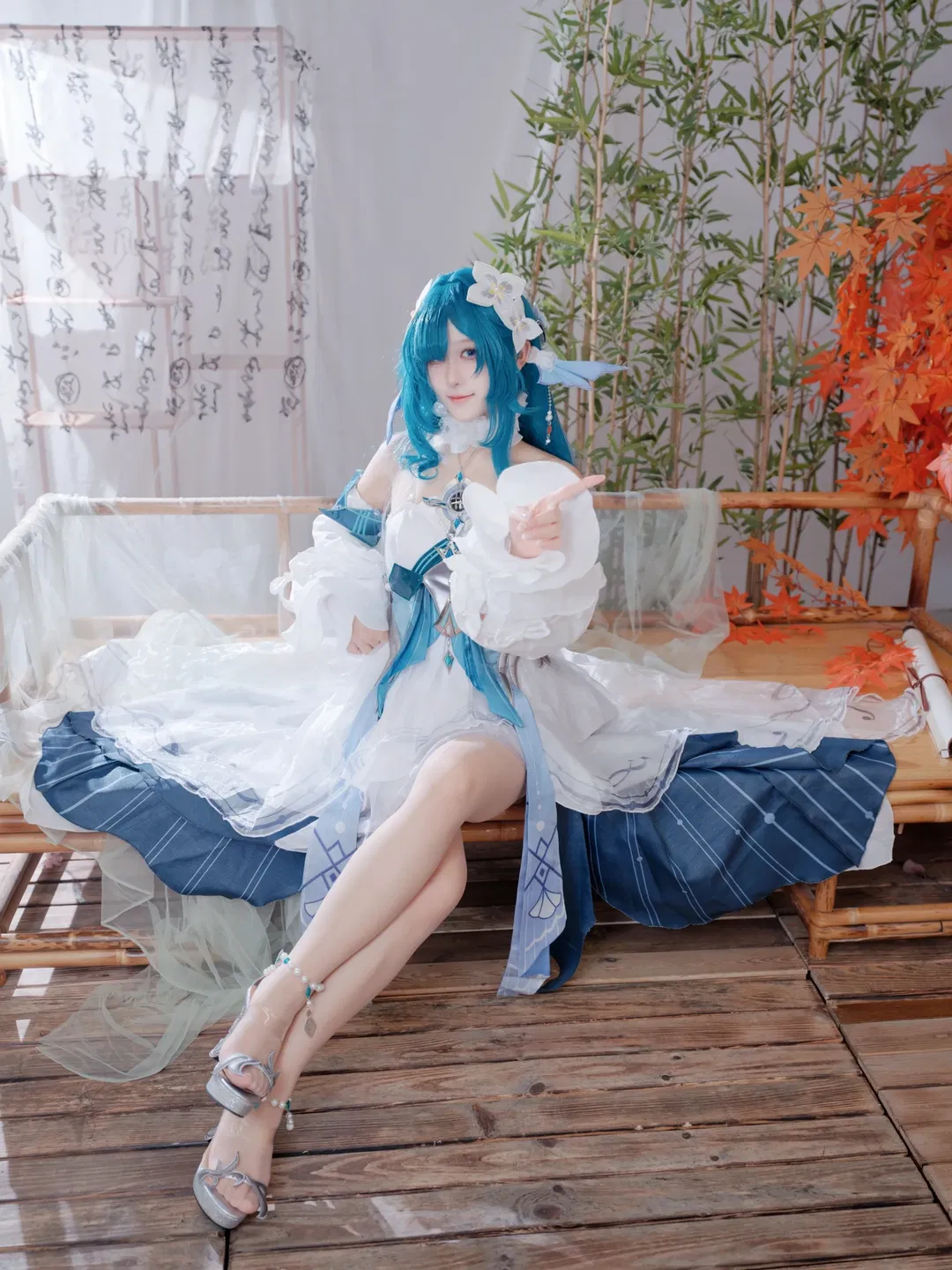 【沃雅妮莎cos】原神蓝发造型搭配超大亮闪裙摆 - 第 1 张