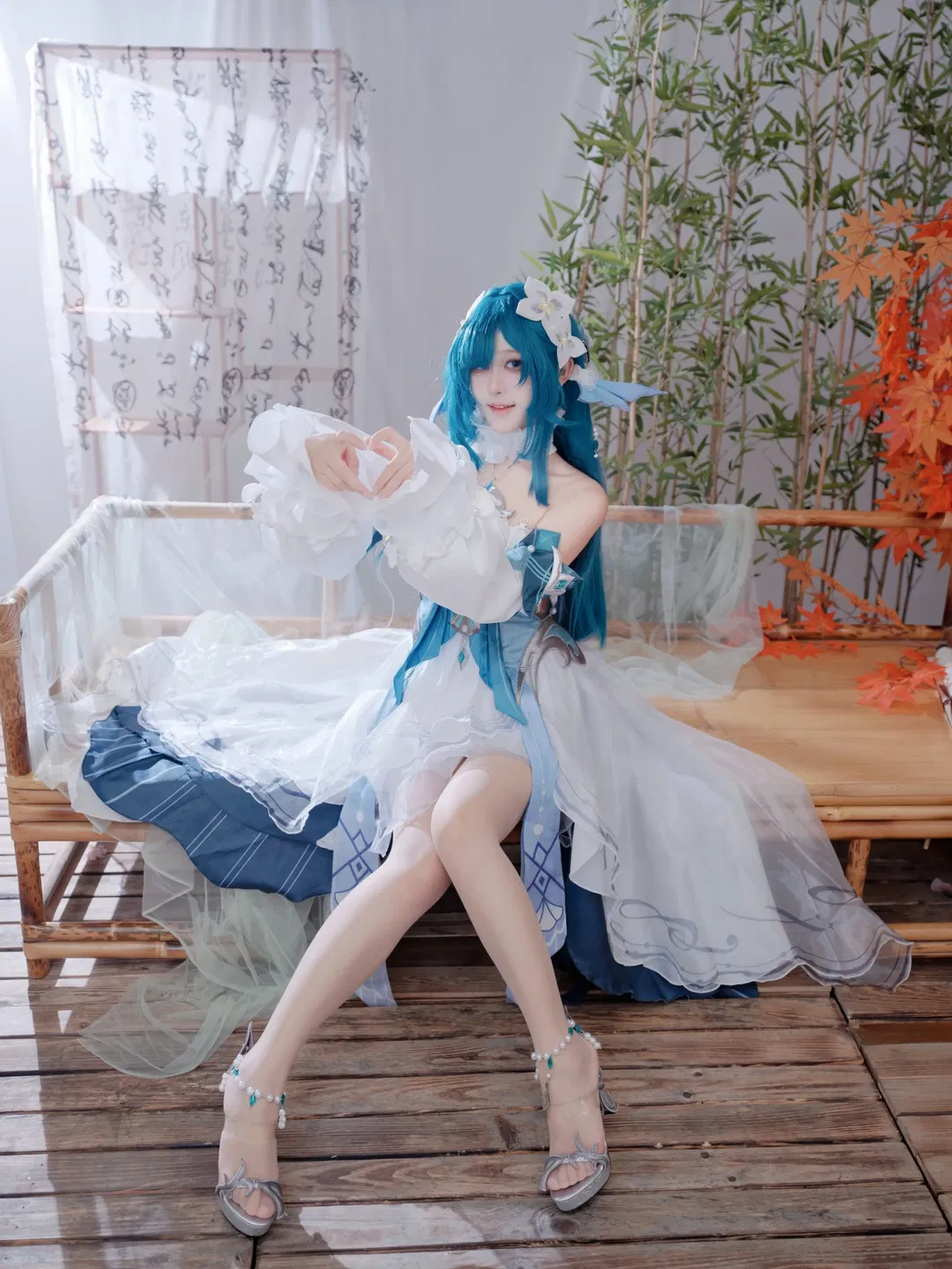 【沃雅妮莎cos】原神蓝发造型搭配超大亮闪裙摆 - 第 4 张