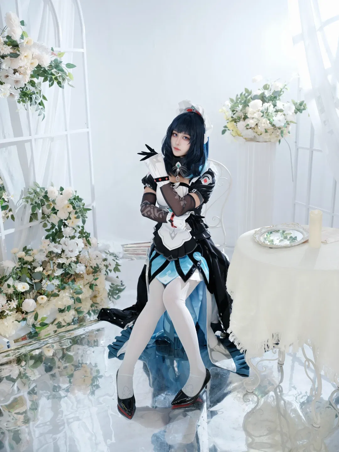 【达妮卡cos】纯白镜面下的黑白蓝战斗服 - 第 5 张