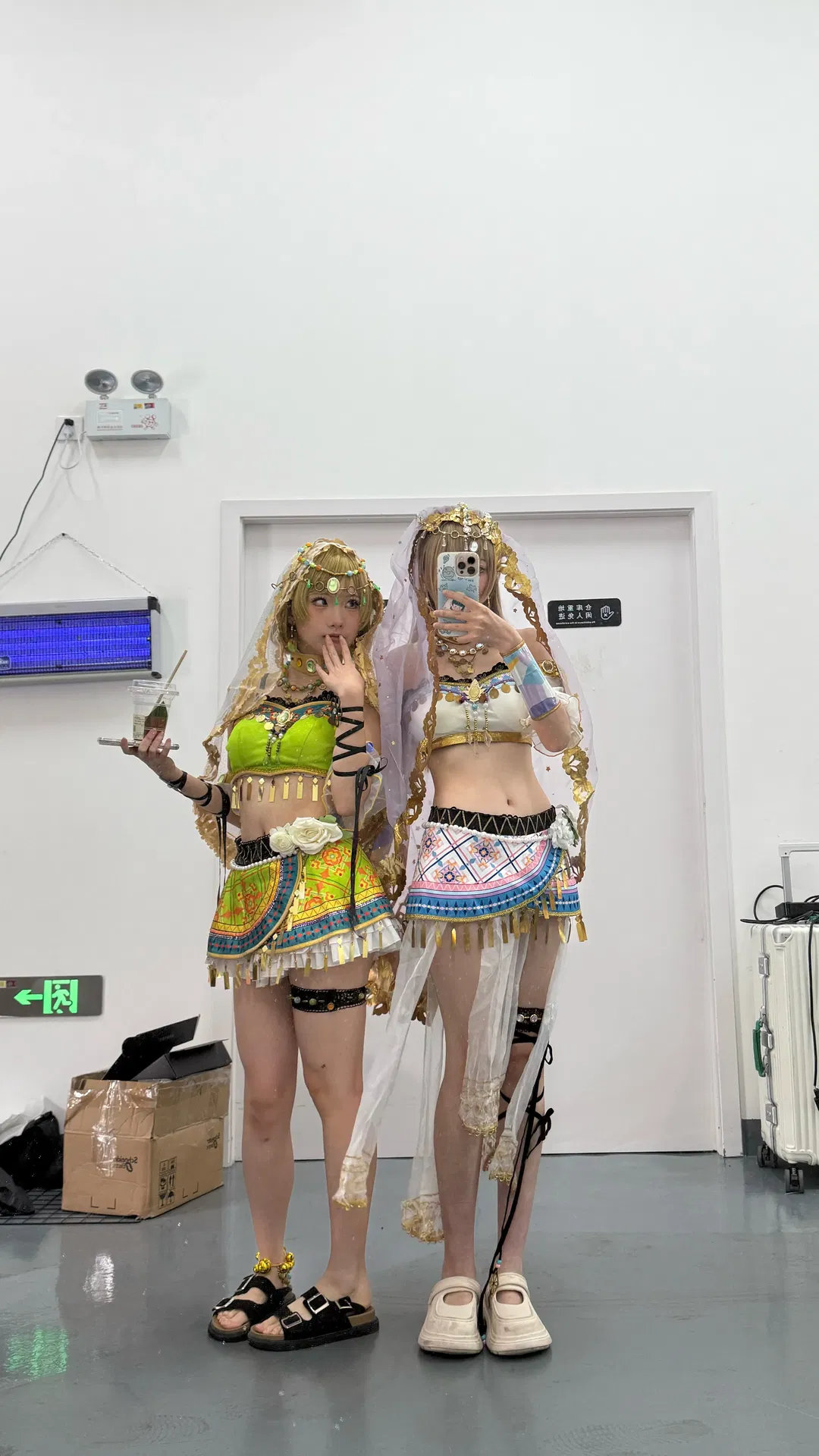 漫展后台一日三套，异域风情与亚文化穿搭切换实录 - 第 1 张