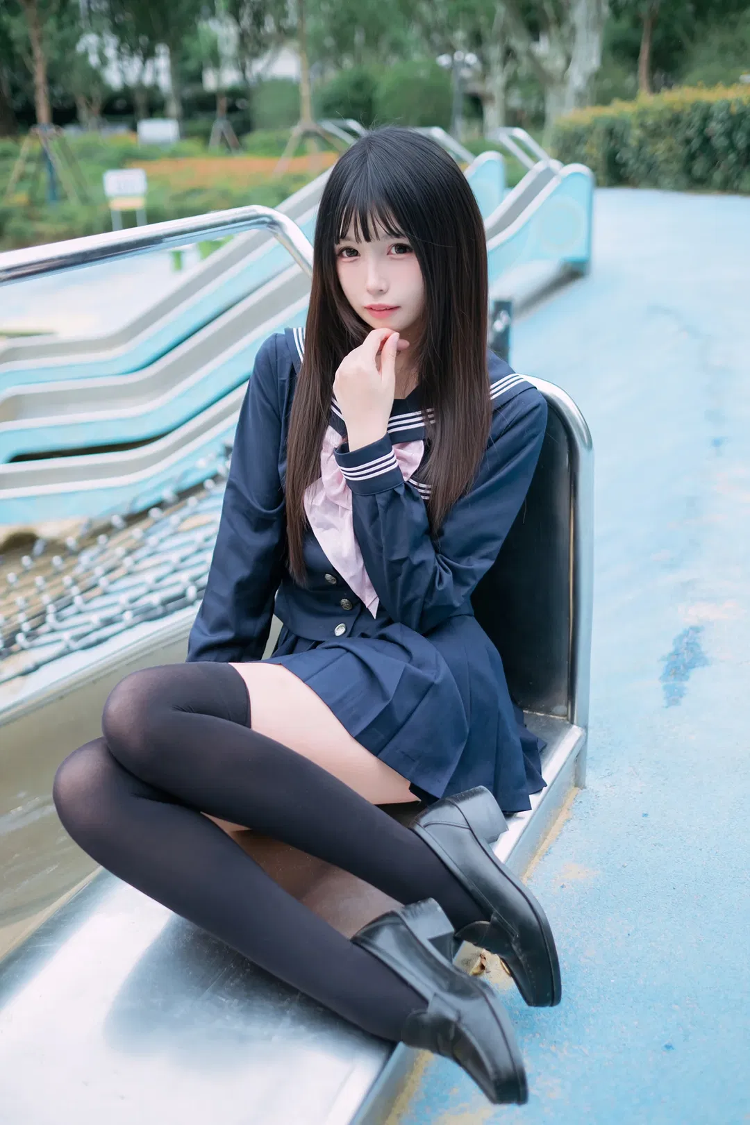 下雨天的游乐场，透明雨衣和水手服的碰撞 - 第 9 张
