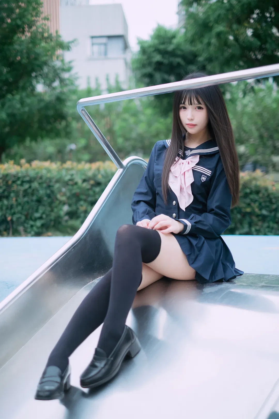 雨停后的水手服黑丝写真，游乐场滑梯拍摄日记 - 第 7 张