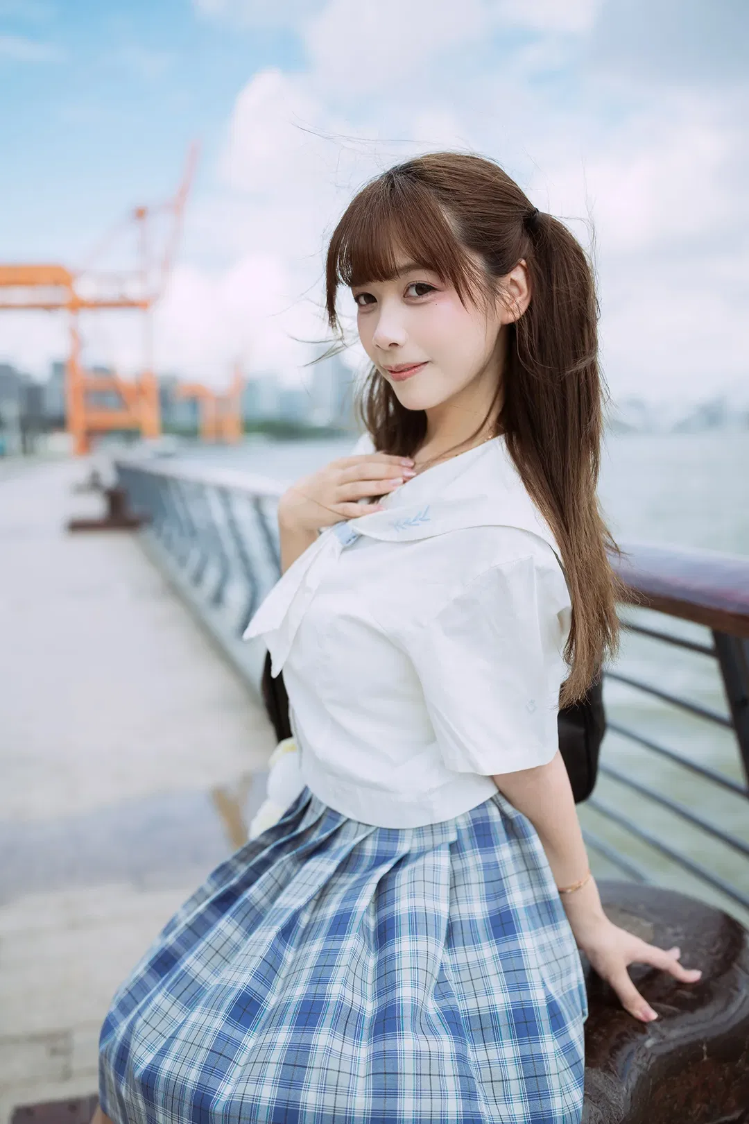 双马尾JK制服写真 复古相机与江边的微风 - 第 12 张