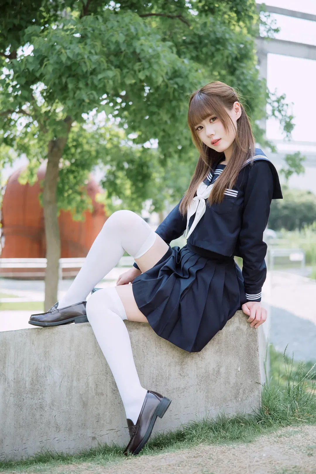 深蓝色水手服与工业风罐体的碰撞 - 第 8 张