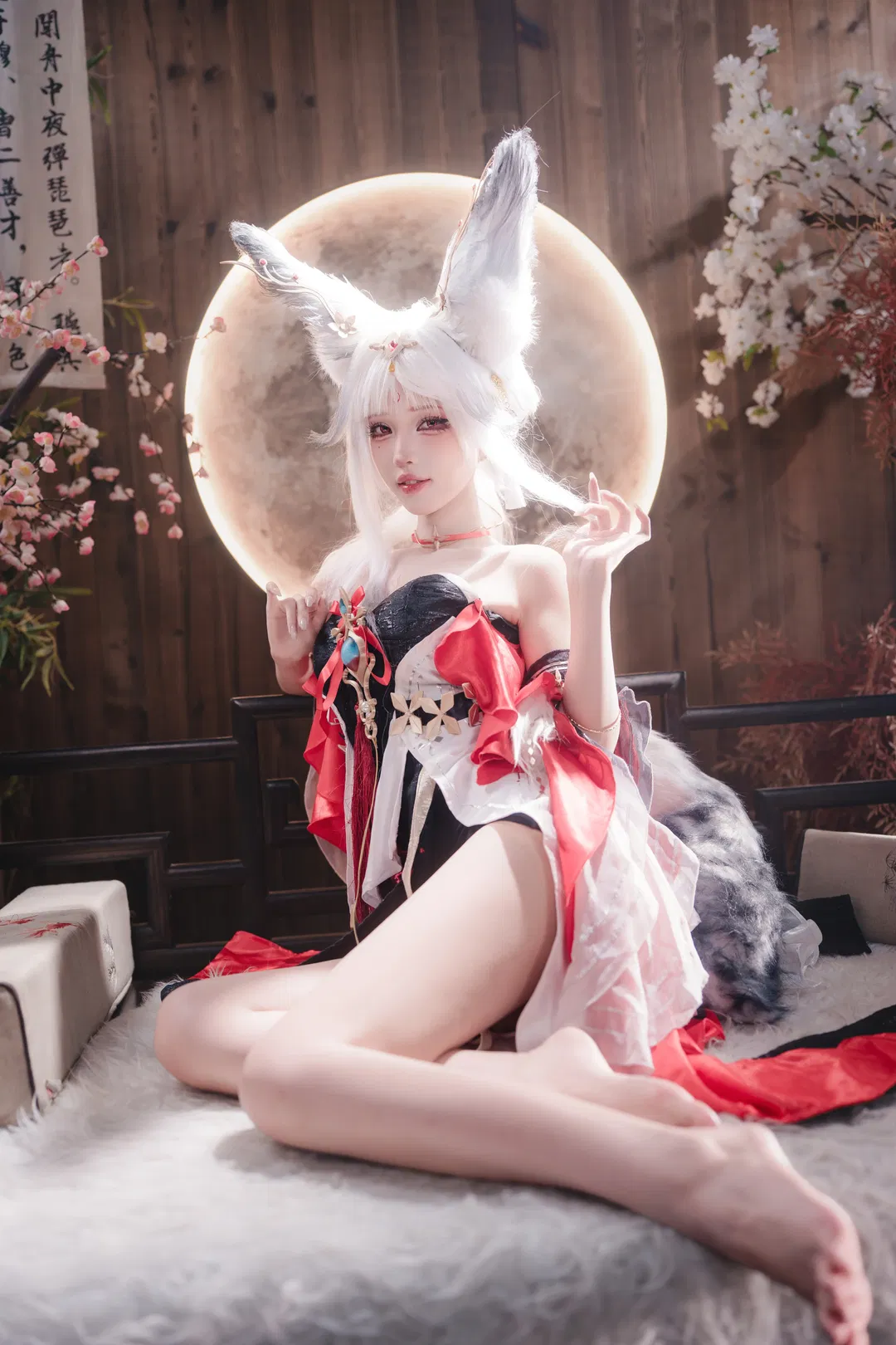 【心月狐cos】鸣潮心月狐，红黑白配色与毛茸茸的碰撞 - 第 5 张