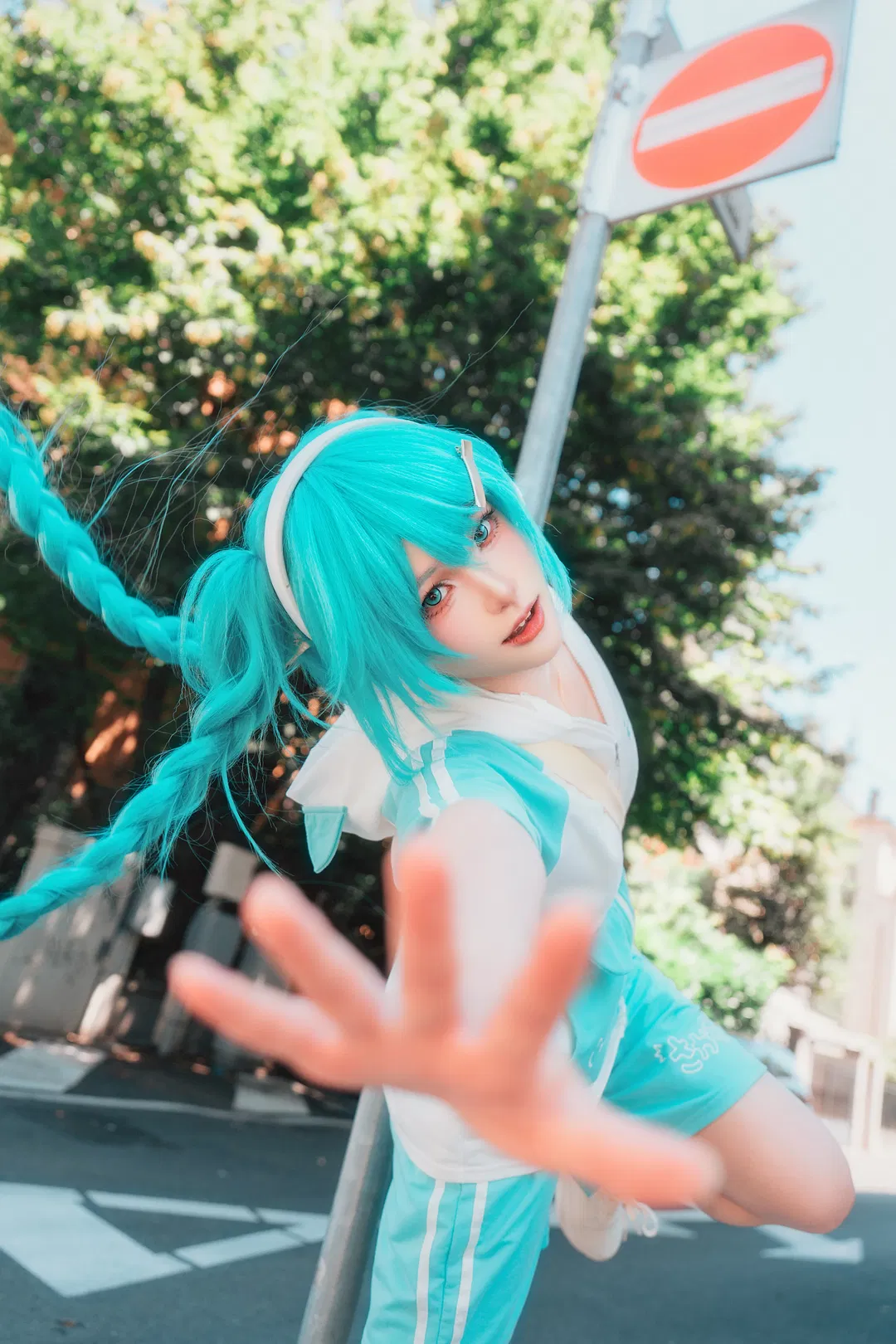 【初音未來cos】義大利街頭的青綠風暴 - 第 1 張