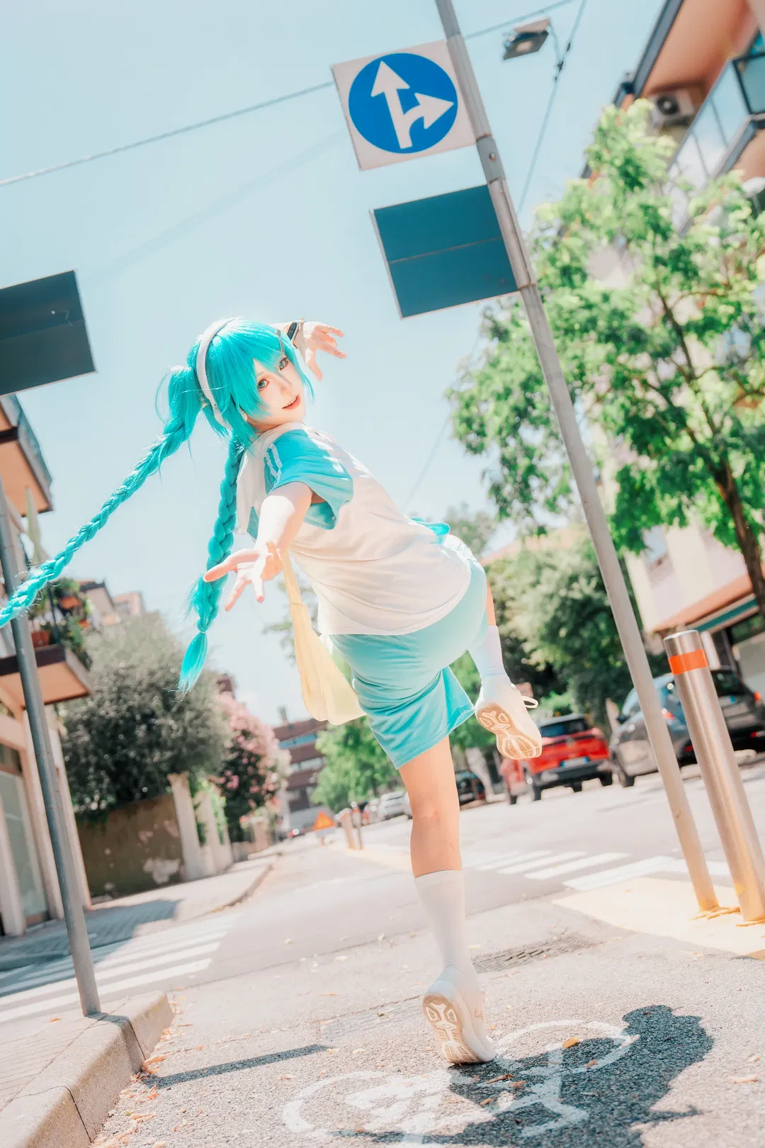 【初音未來cos】義大利街頭的青綠風暴 - 第 7 張