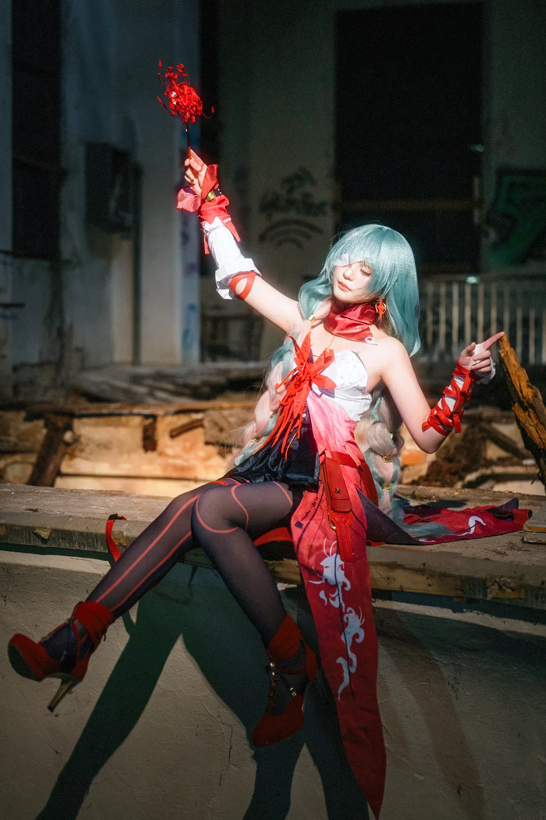 【弗洛洛cos】废弃剧院里的红白交响曲 - 第 5 张