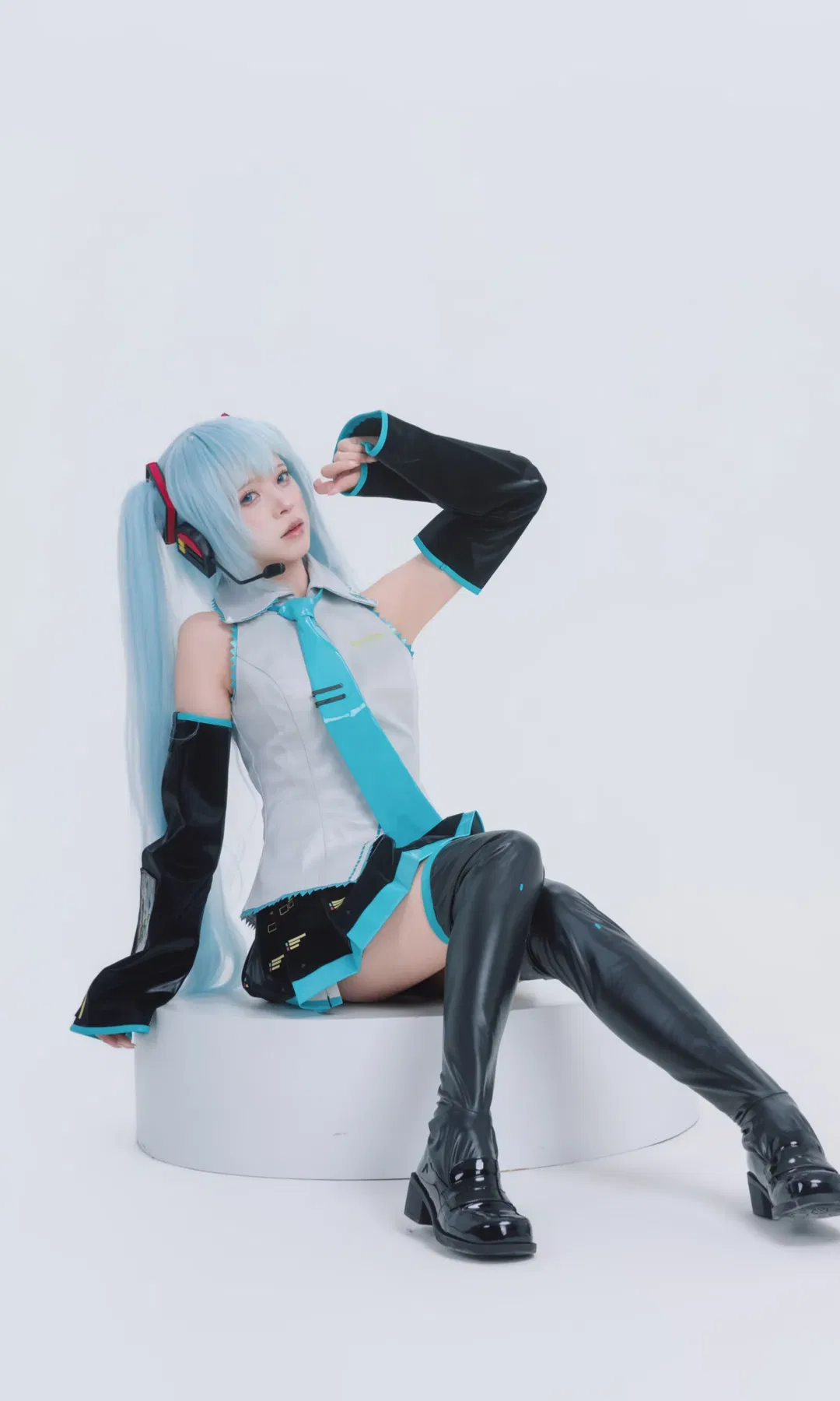 【初音未来cos】蓝色双马尾与电子音的未来感碰撞 - 第 7 张