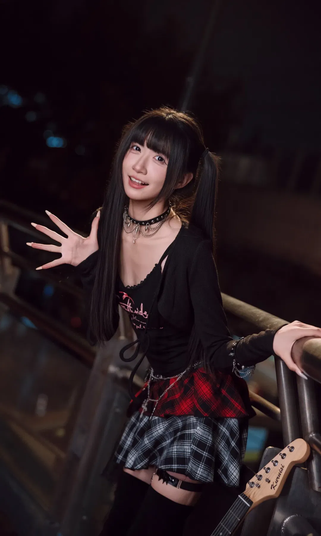 夜巷赛博朋克风摇滚少女，千禧年日系街头摄影 - 第 2 张