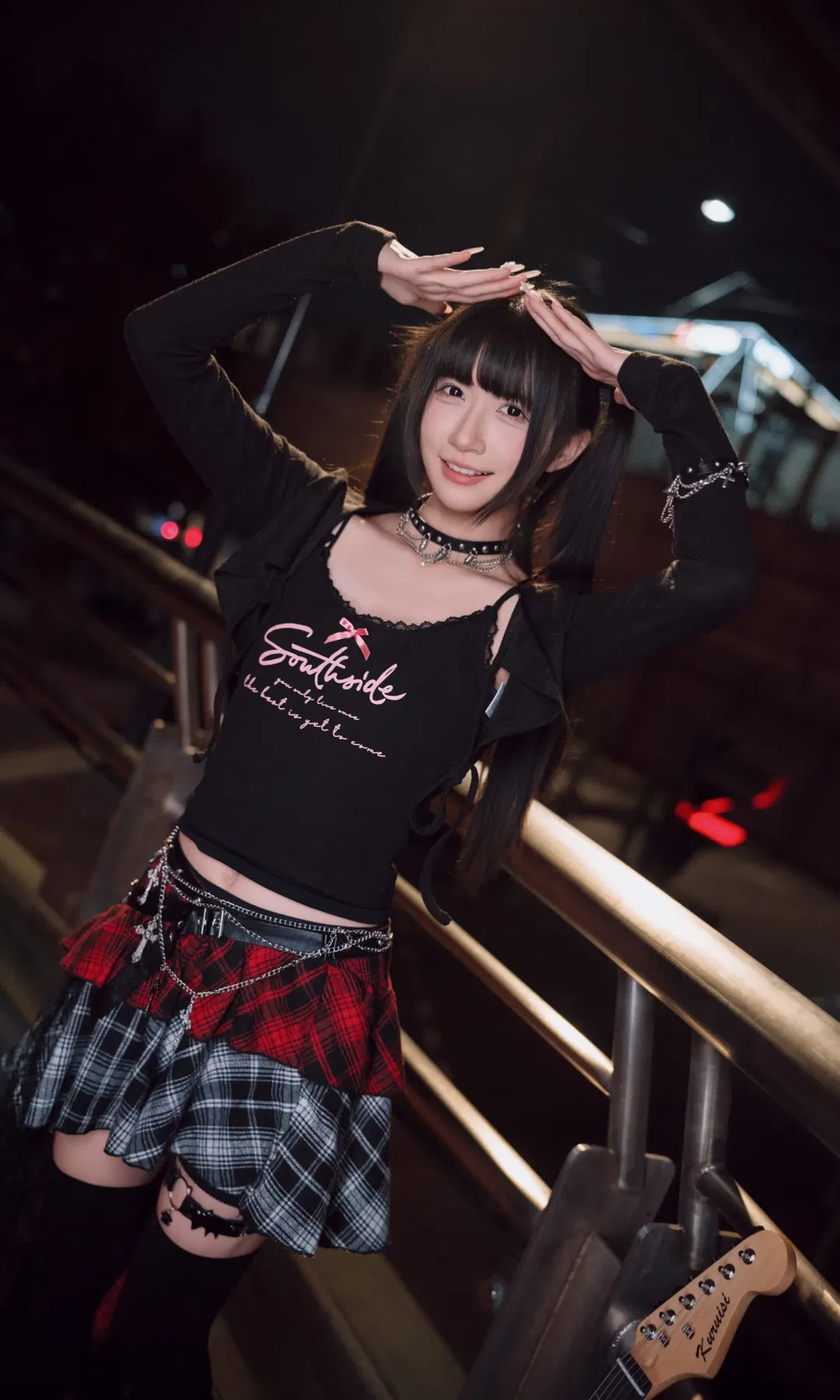 夜巷赛博朋克风摇滚少女，千禧年日系街头摄影 - 第 3 张