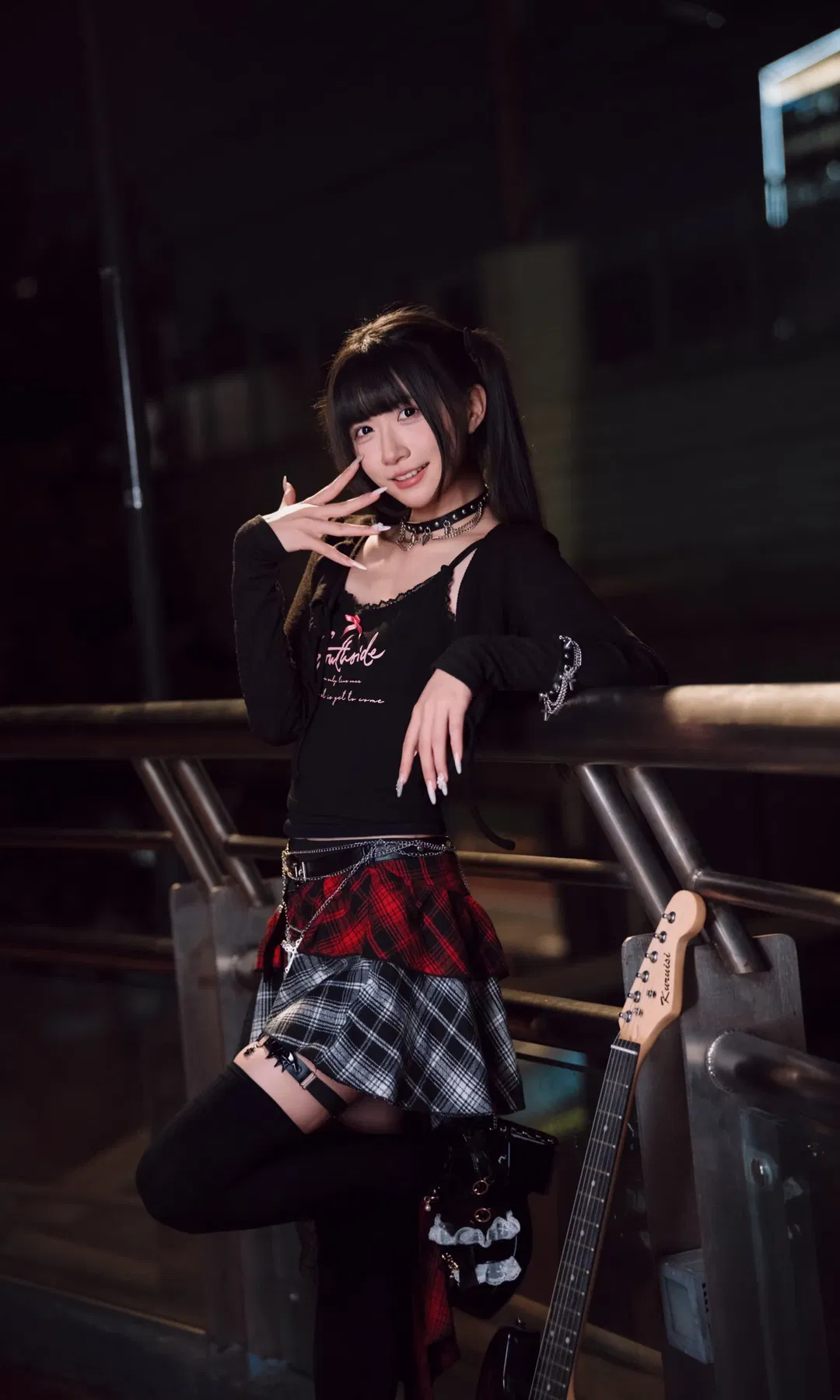 夜巷赛博朋克风摇滚少女，千禧年日系街头摄影 - 第 5 张