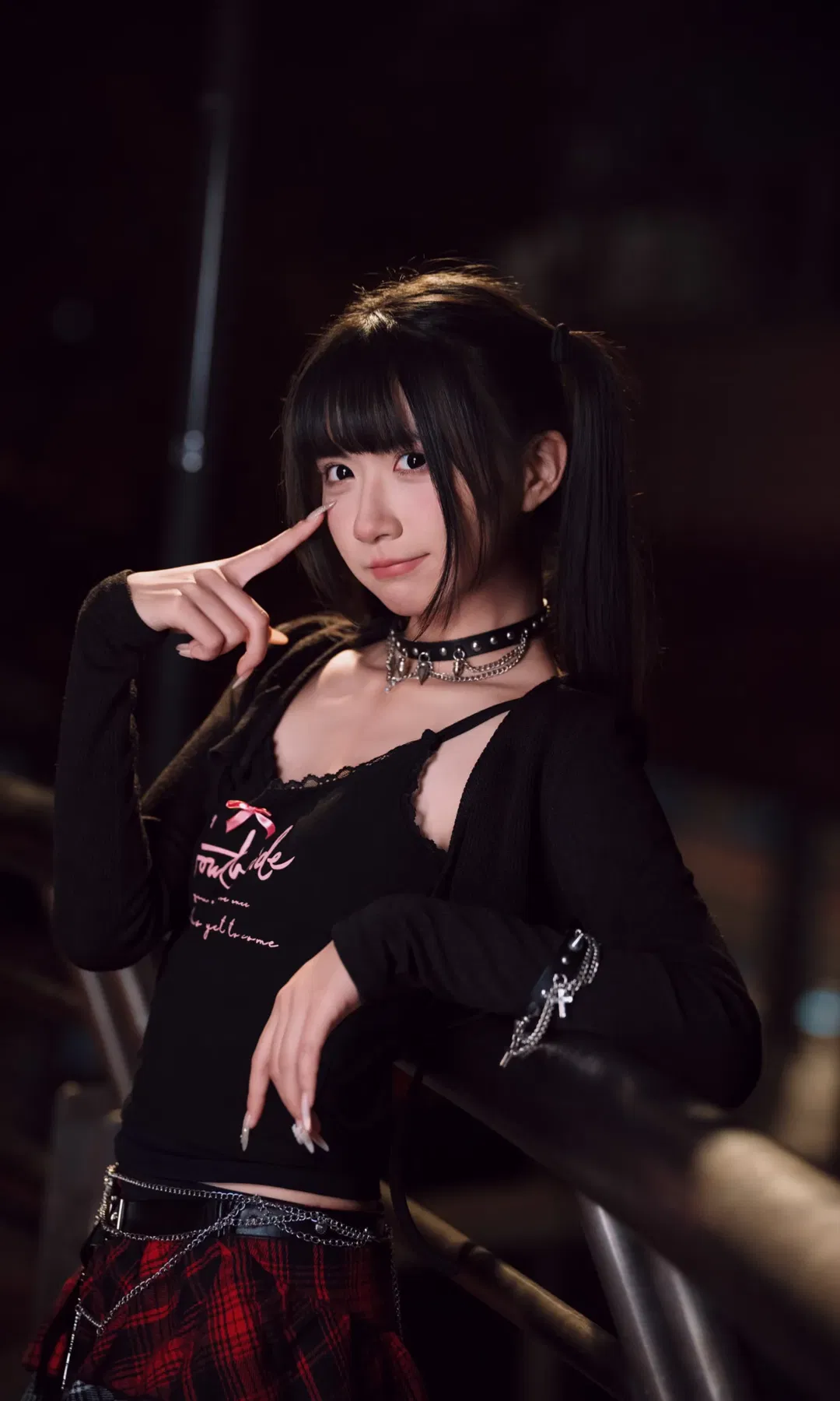夜巷赛博朋克风摇滚少女，千禧年日系街头摄影 - 第 7 张