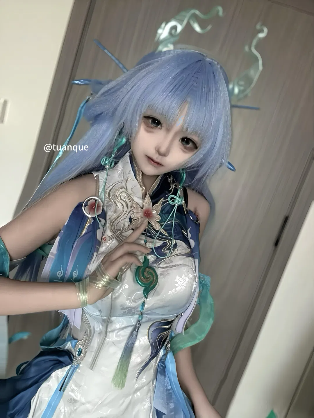 【清宵cos】鸣潮清冷国风少女的细节呈现 - 第 1 张