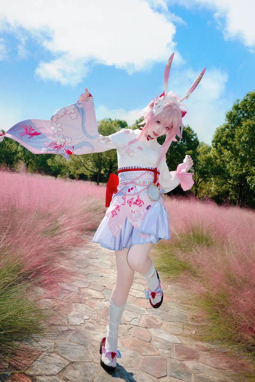 崩壞星穹鐵道緋英cos，顧村公園粉黛花海中的元氣少女 - 第 1 張