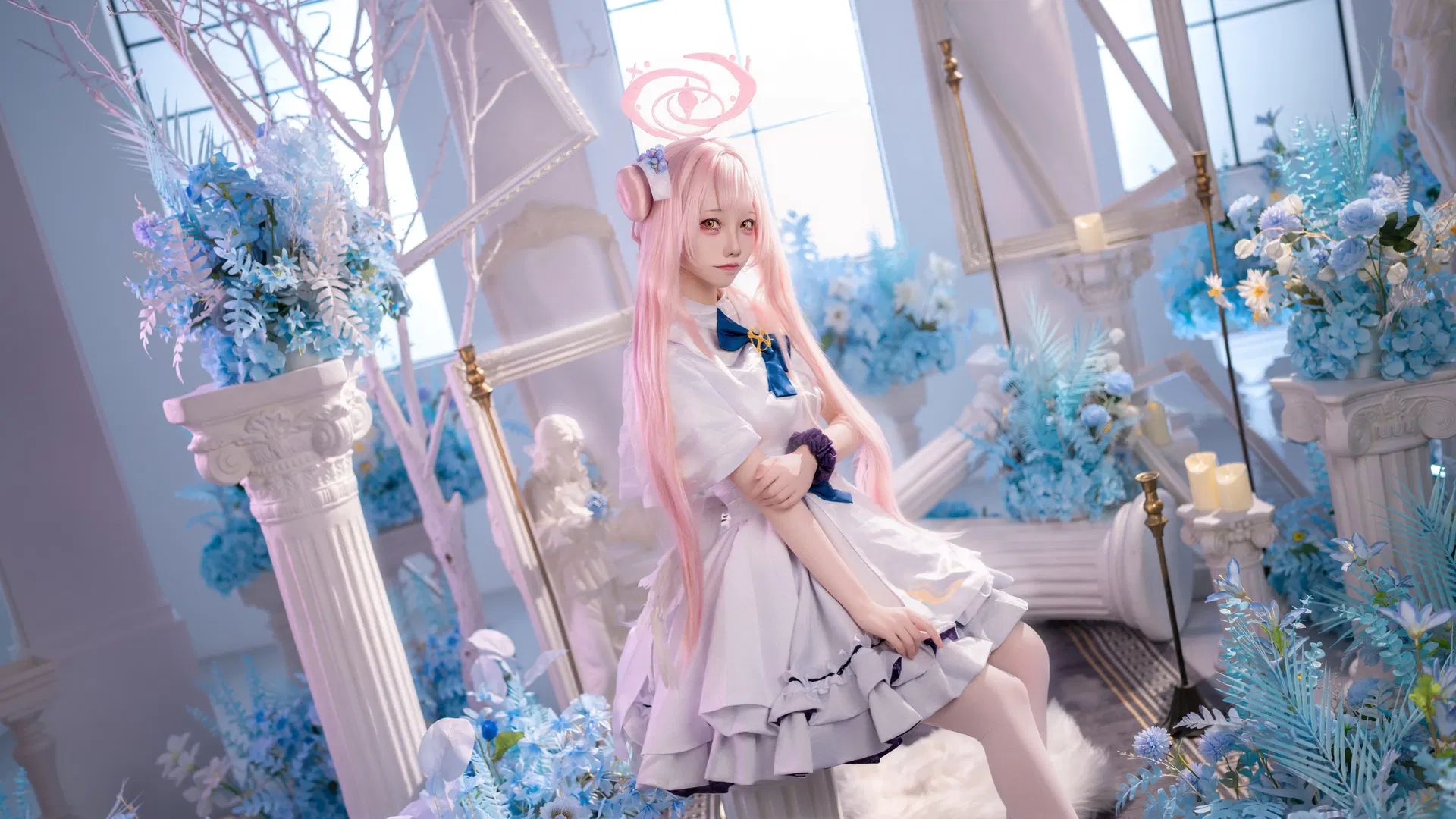【圣园未花cos】蔚蓝档案里的纯白花海与枪械少女 - 第 1 张
