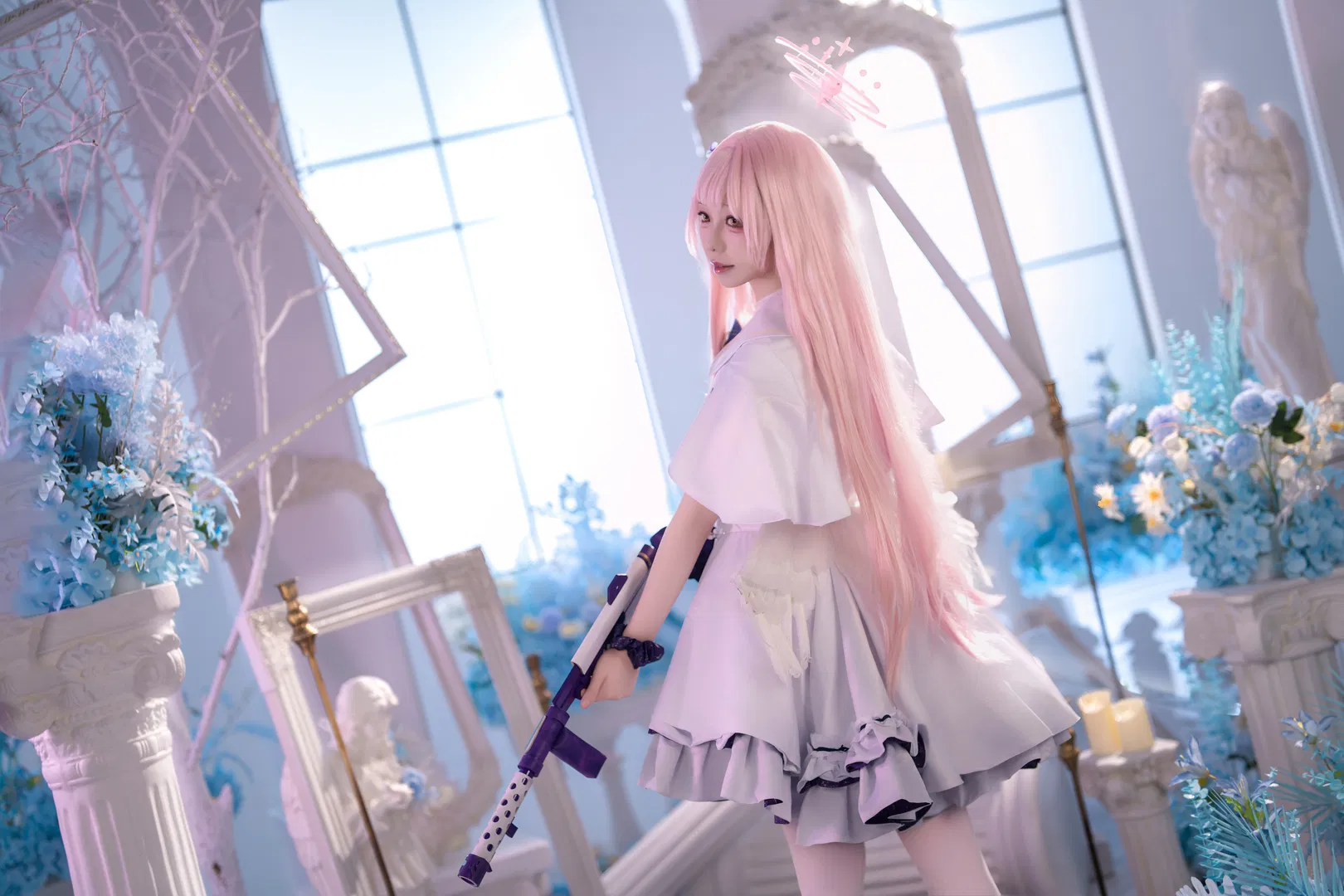 【圣园未花cos】蔚蓝档案里的纯白花海与枪械少女 - 第 2 张