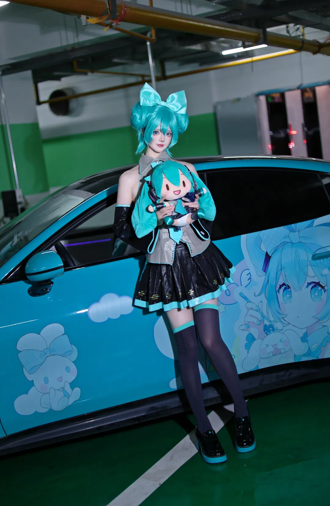 【初音未来cos】海湾蓝新皮肤，在车库拍出绝美质感 - 第 1 张