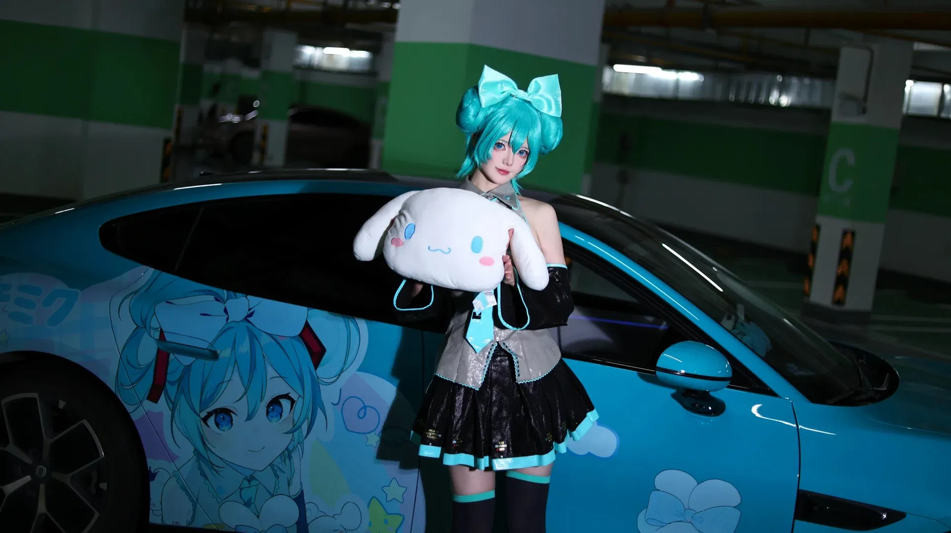 【初音未来cos】海湾蓝新皮肤，在车库拍出绝美质感 - 第 2 张