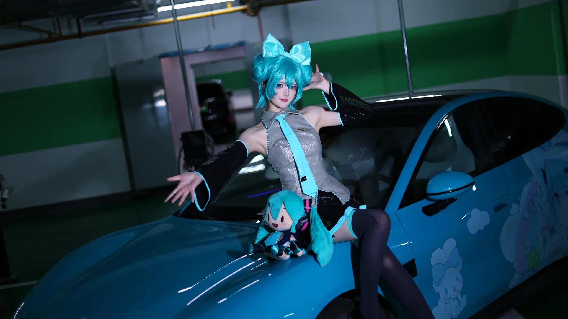 【初音未来cos】海湾蓝新皮肤，在车库拍出绝美质感 - 第 3 张