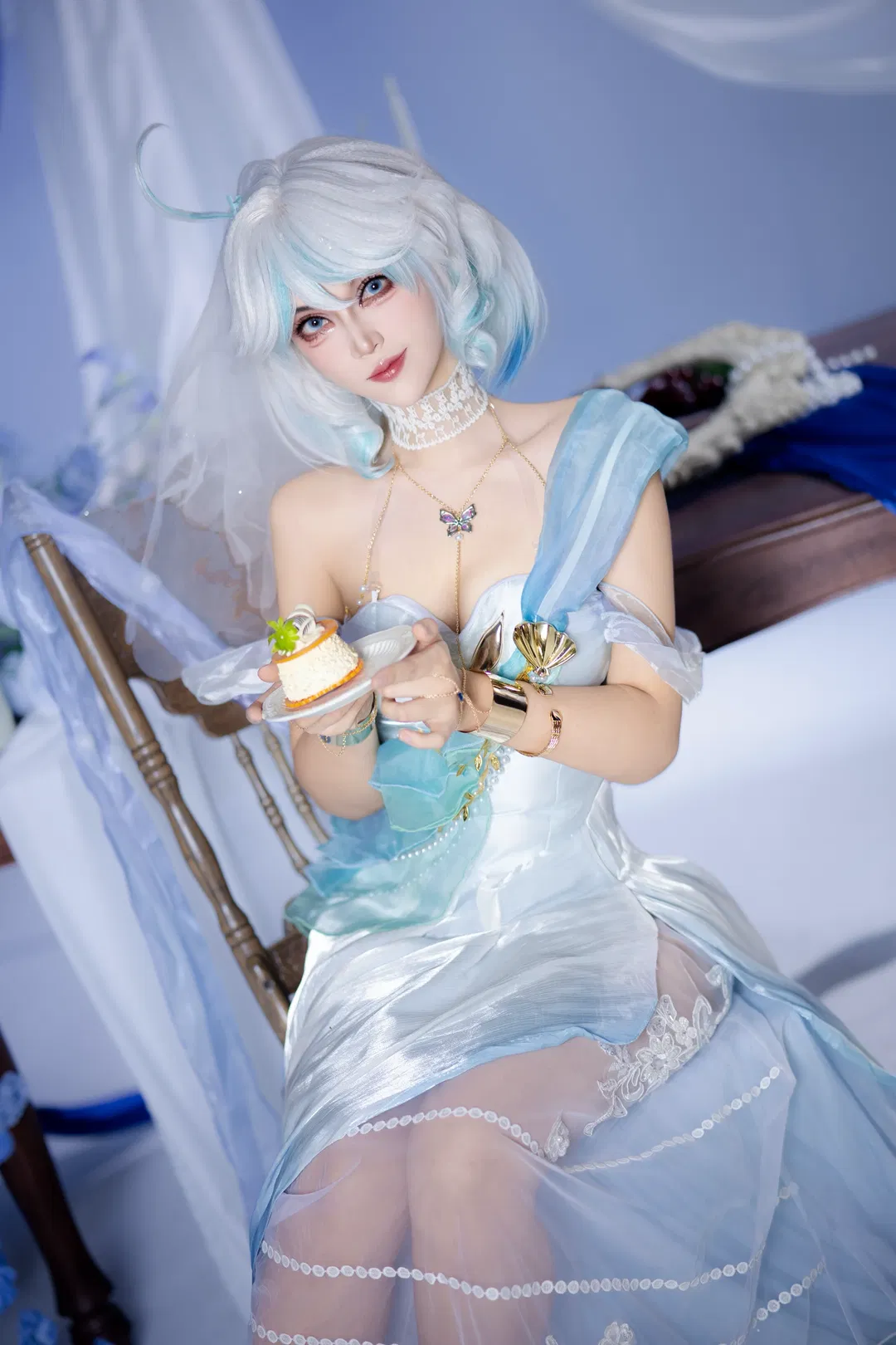 【芙宁娜cos】深蓝帷幔下的光影与薄纱细节 - 第 5 张