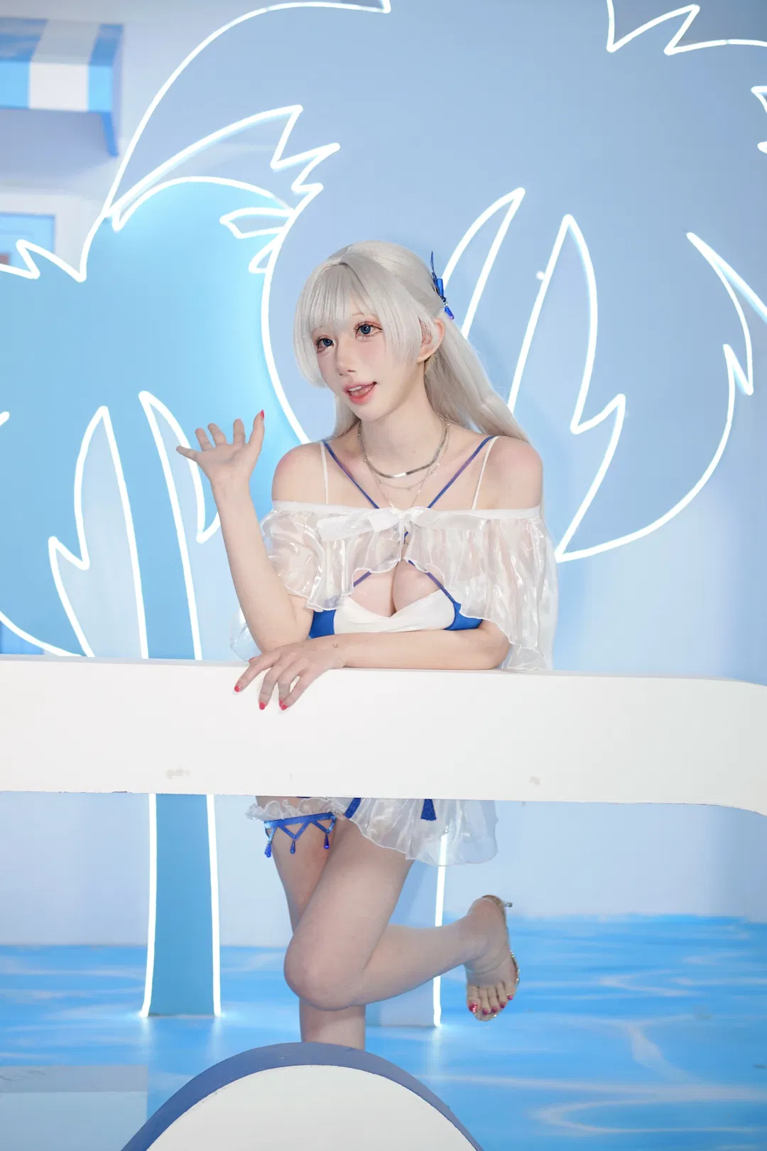 【百眼巨人cos】碧藍航線夏日泳裝，藍白光影裡的清涼一夏 - 第 1 張