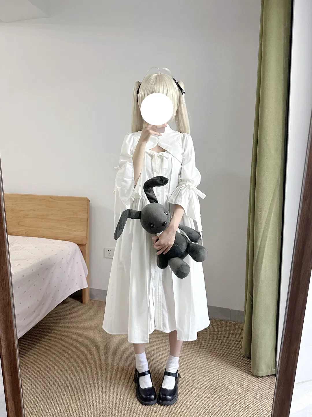 春日野穹cos 缘之空 穹妹白色系常服对镜拍 - 第 1 张