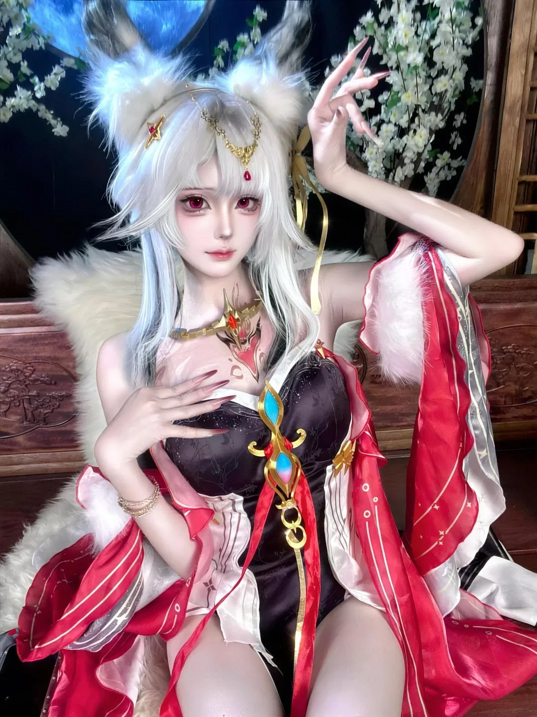 【心月狐cos】鸣潮幻境，红黑交织的狐影魅姿 - 第 1 张