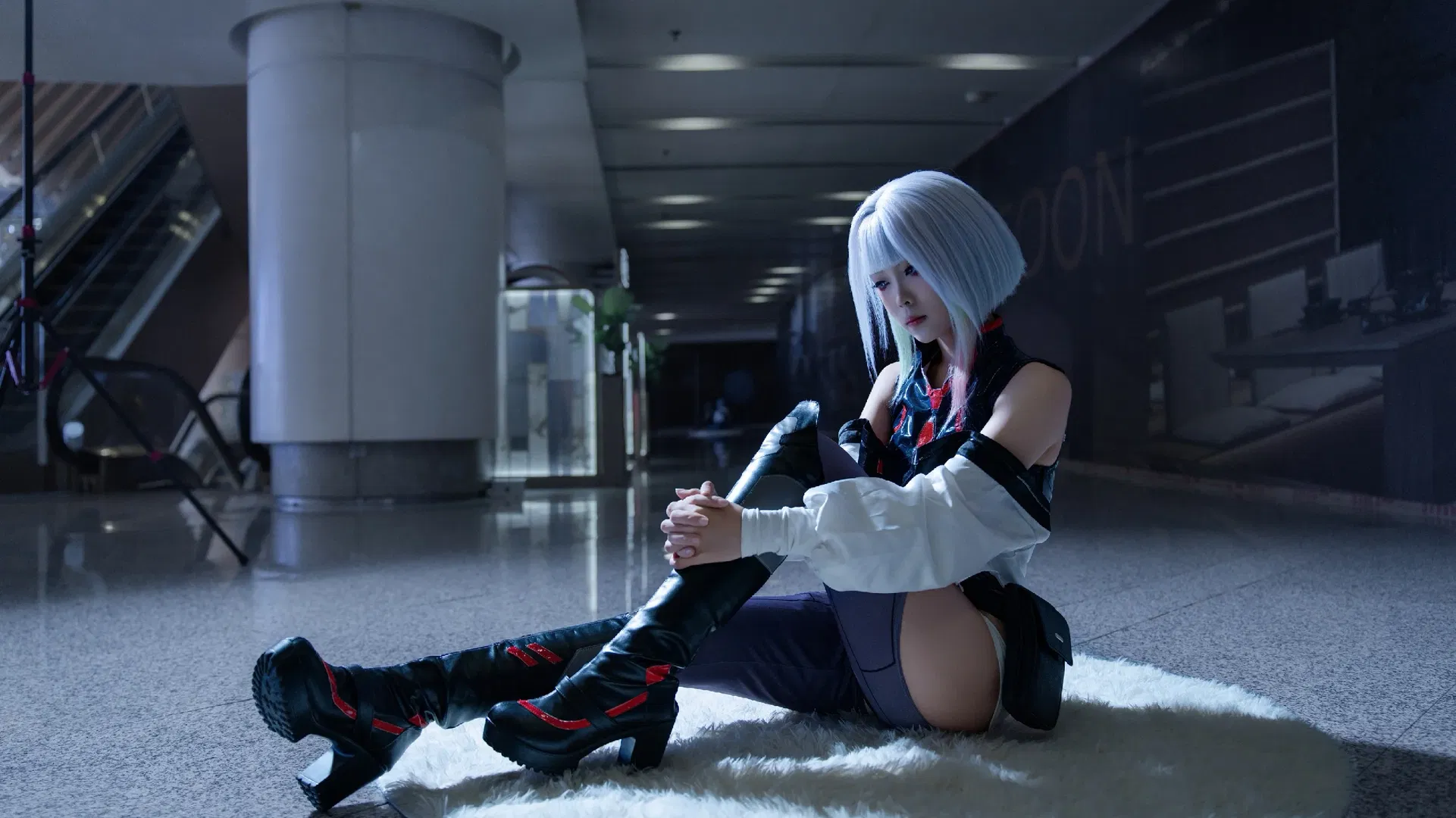【露西cos】赛博朋克边缘行者，赛博都市里的冷峻特工 - 第 2 张
