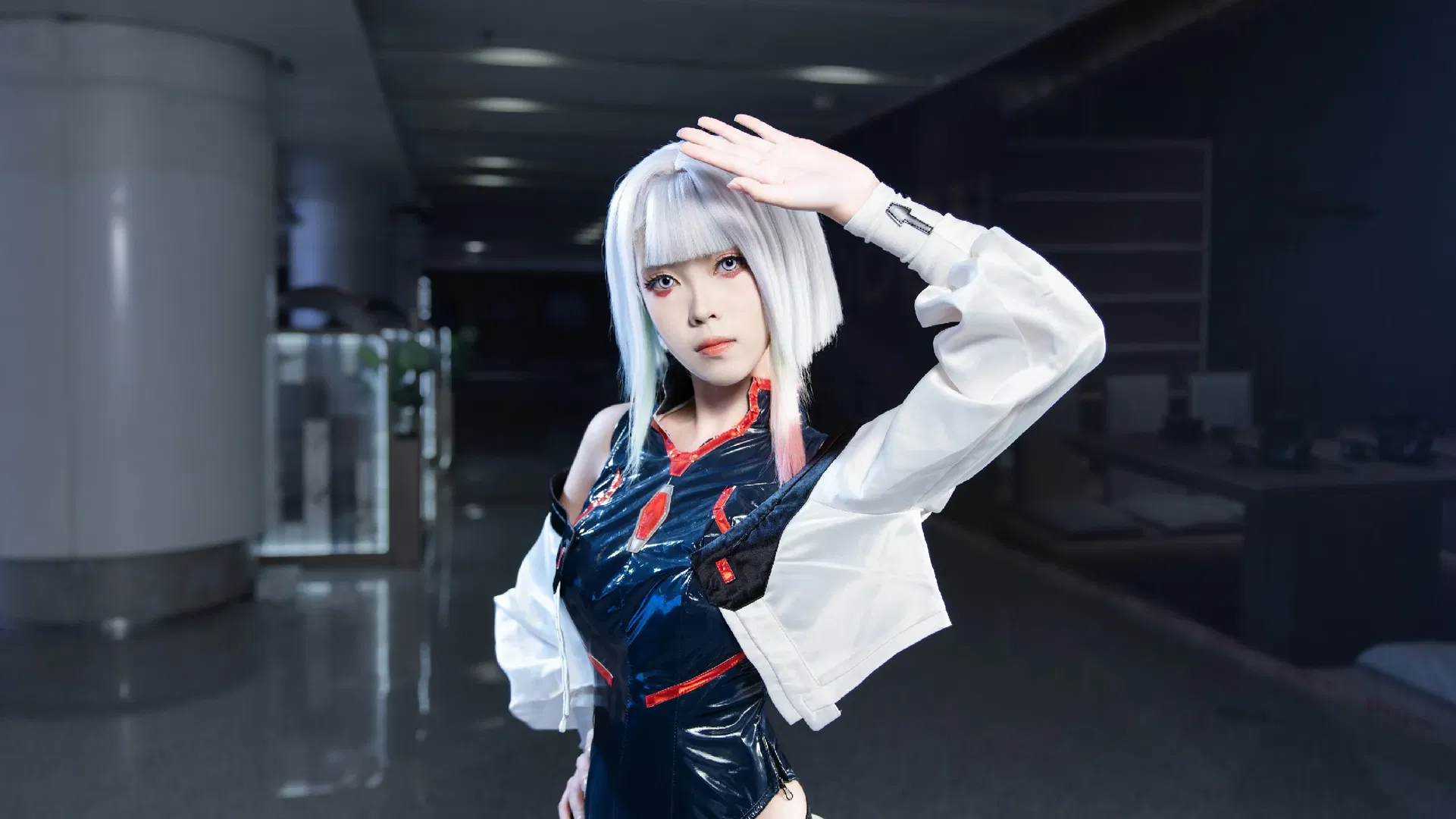 【露西cos】赛博朋克边缘行者，赛博都市里的冷峻特工 - 第 5 张
