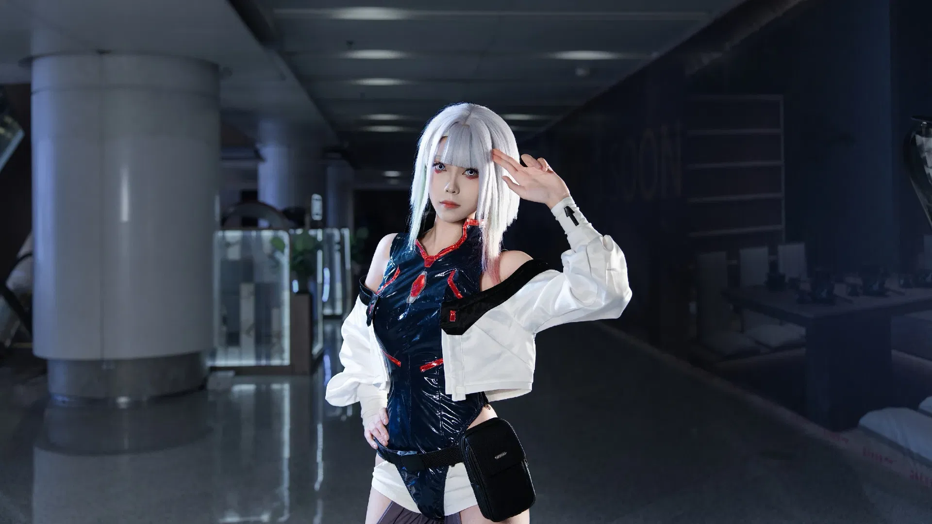 【露西cos】赛博朋克边缘行者，赛博都市里的冷峻特工 - 第 6 张
