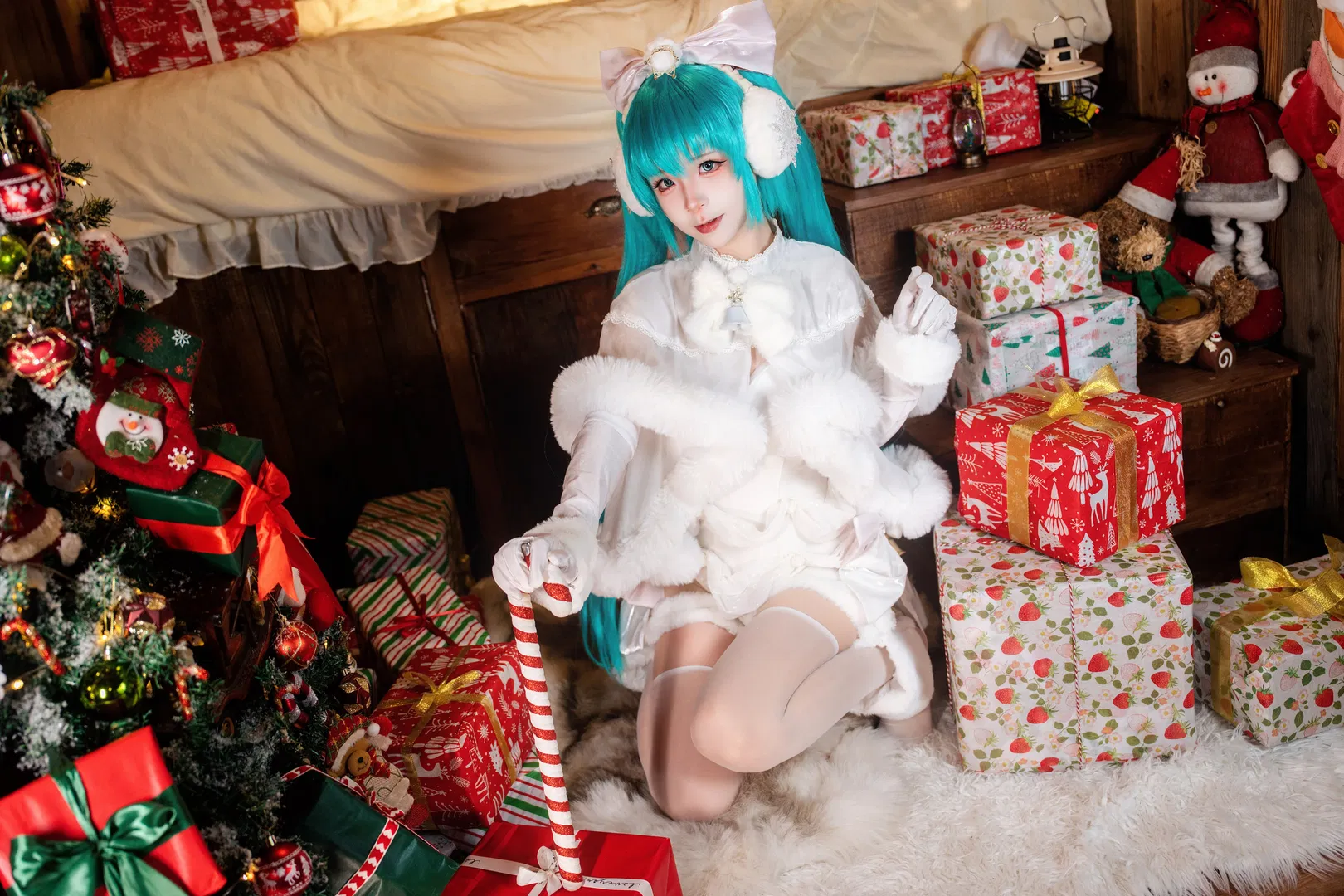 【初音未来cos】圣诞白毛绒穿搭与木屋氛围 - 第 4 张