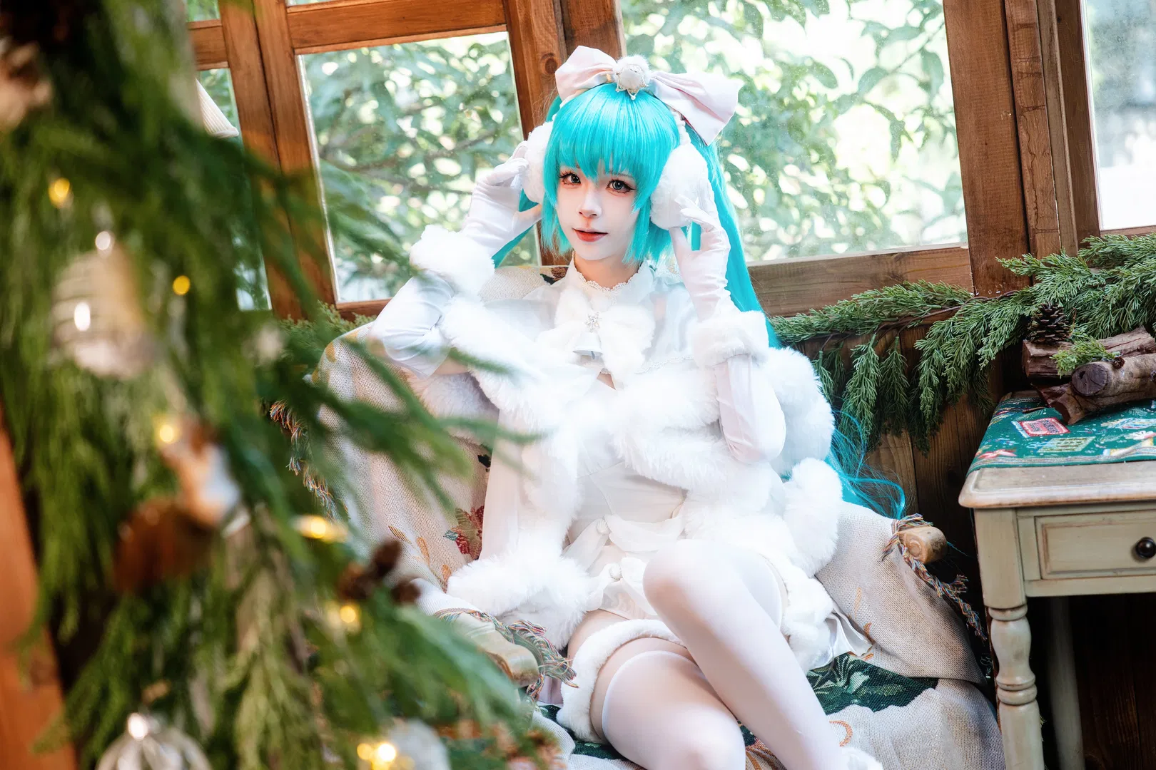 【初音未来cos】圣诞白毛绒穿搭与木屋氛围 - 第 8 张